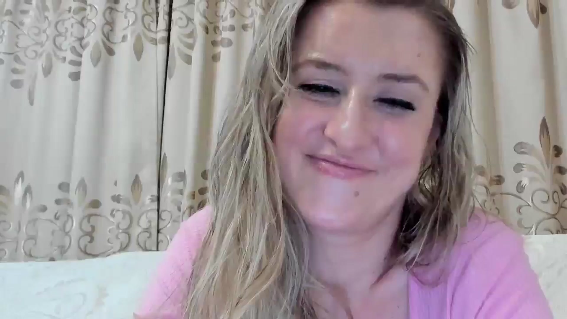 Gallery image thumbnail from BestDream's myfreecams stream on, 09/06/2025, 24:00 image 6 of 20