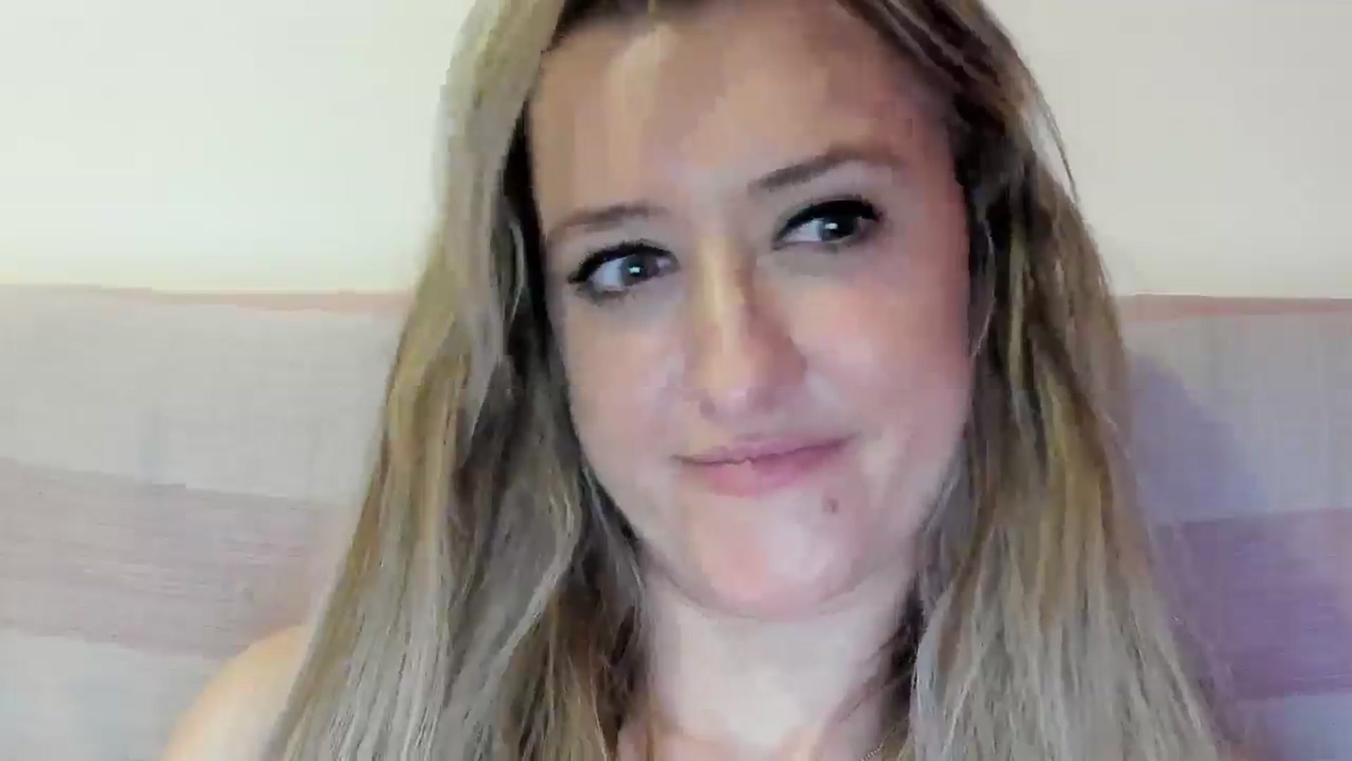 Gallery image thumbnail from BestDream's myfreecams stream on, 09/08/2025, 22:44 image 19 of 20