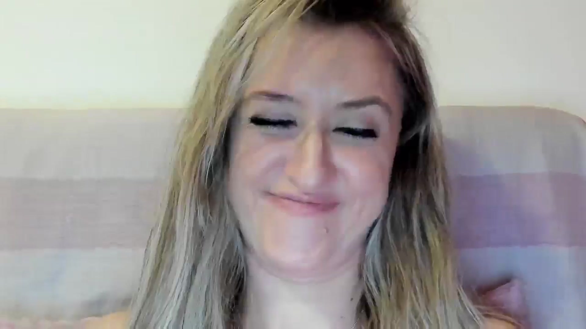 Gallery image thumbnail from BestDream's myfreecams stream on, 09/08/2025, 22:44 image 16 of 20