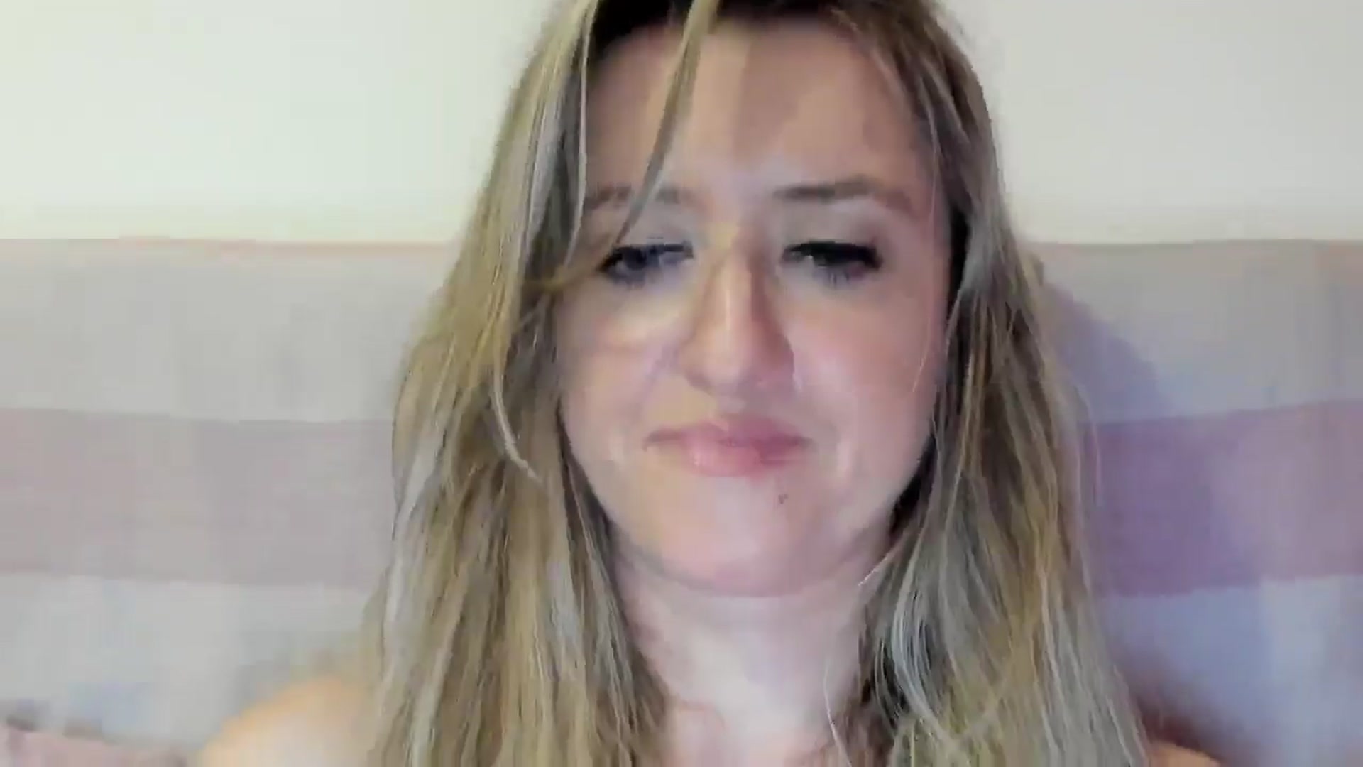 Gallery image thumbnail from BestDream's myfreecams stream on, 09/08/2025, 23:51 image 19 of 20