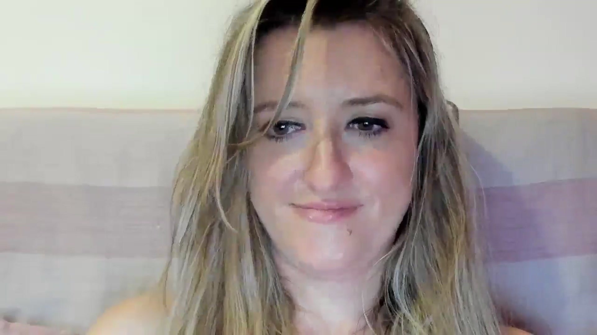 Gallery image thumbnail from BestDream's myfreecams stream on, 09/08/2025, 23:51 image 18 of 20