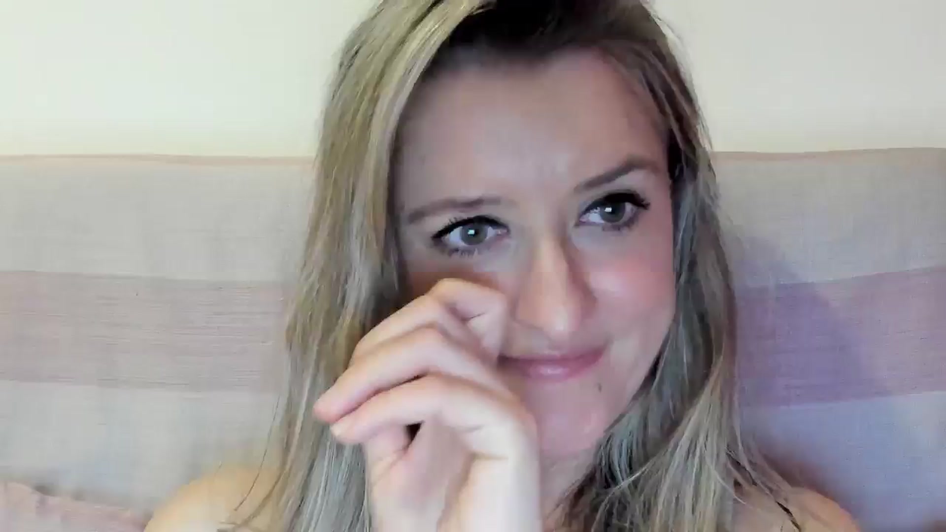 Gallery image thumbnail from BestDream's myfreecams stream on, 09/09/2025, 24:39 image 9 of 20