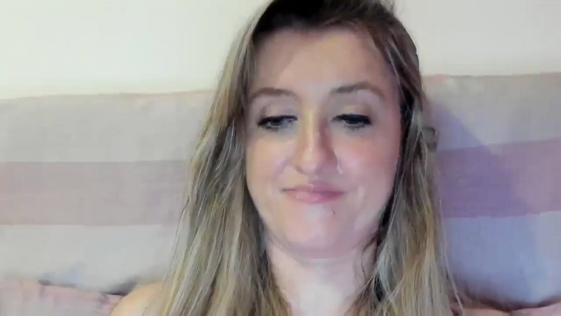 Gallery image thumbnail from BestDream's myfreecams stream on, 09/09/2025, 24:39 image 19 of 20