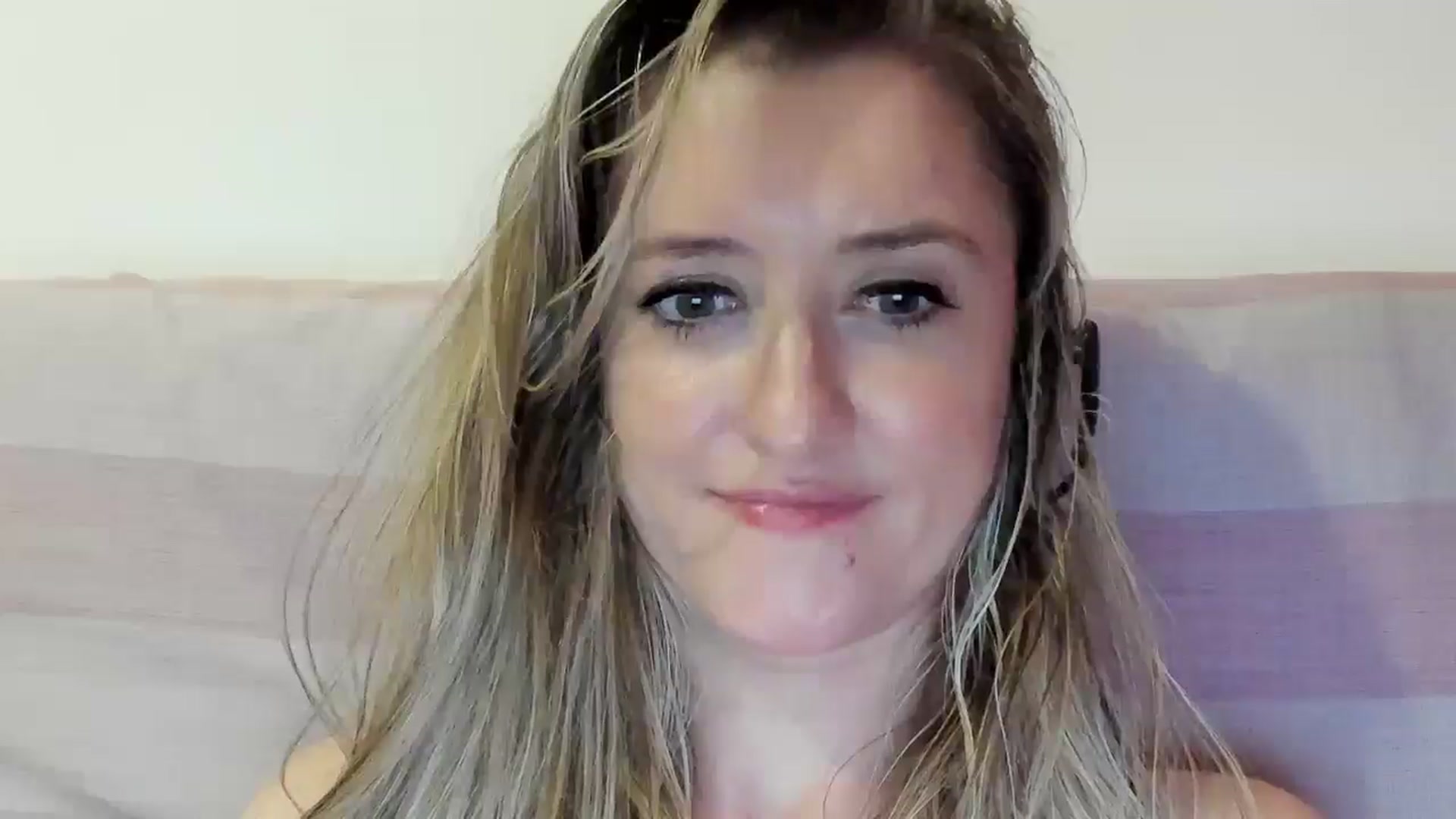 Gallery image thumbnail from BestDream's myfreecams stream on, 09/10/2025, 22:49 image 5 of 20