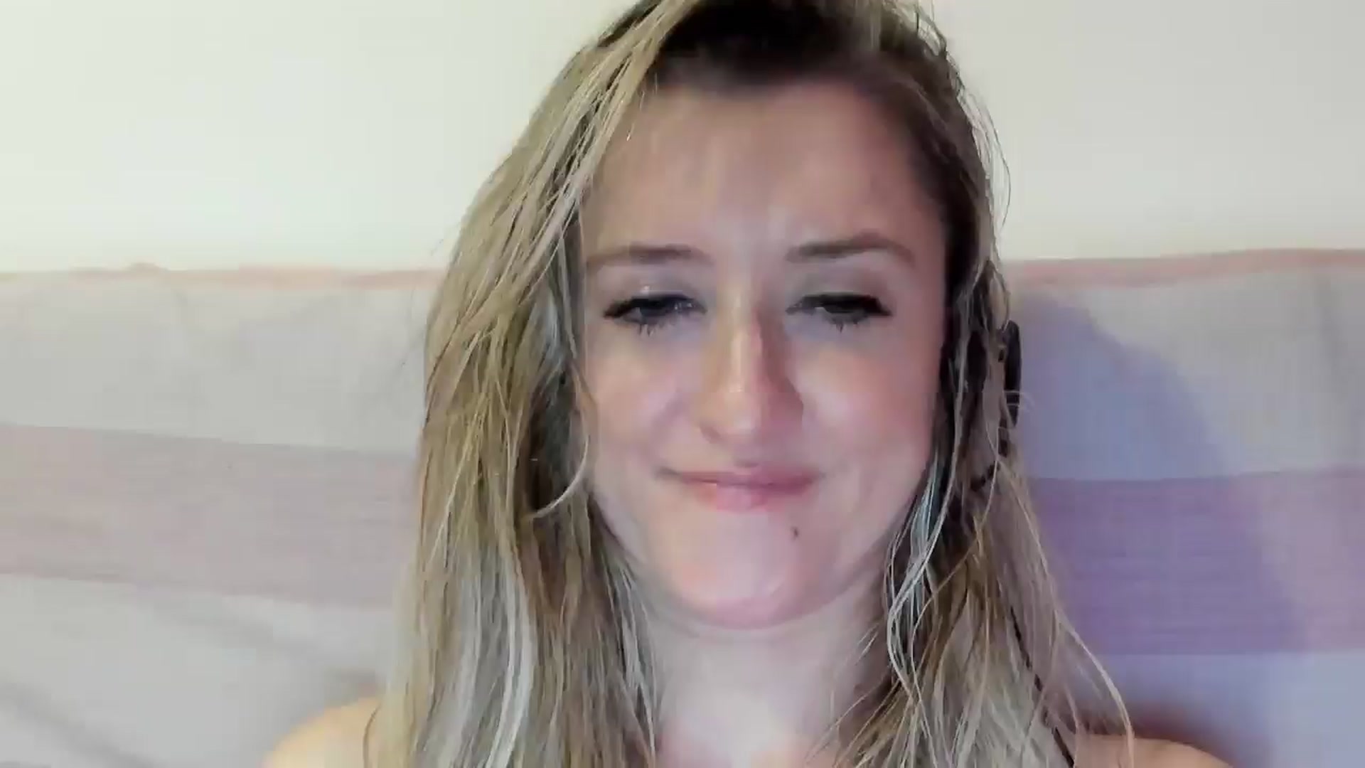 Gallery image thumbnail from BestDream's myfreecams stream on, 09/10/2025, 22:49 image 10 of 20