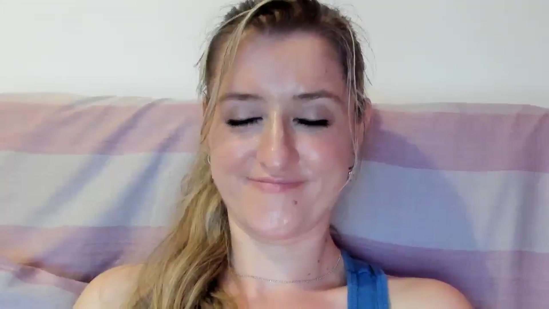 Gallery image thumbnail from BestDream's myfreecams stream on, 09/14/2025, 22:48 image 12 of 20