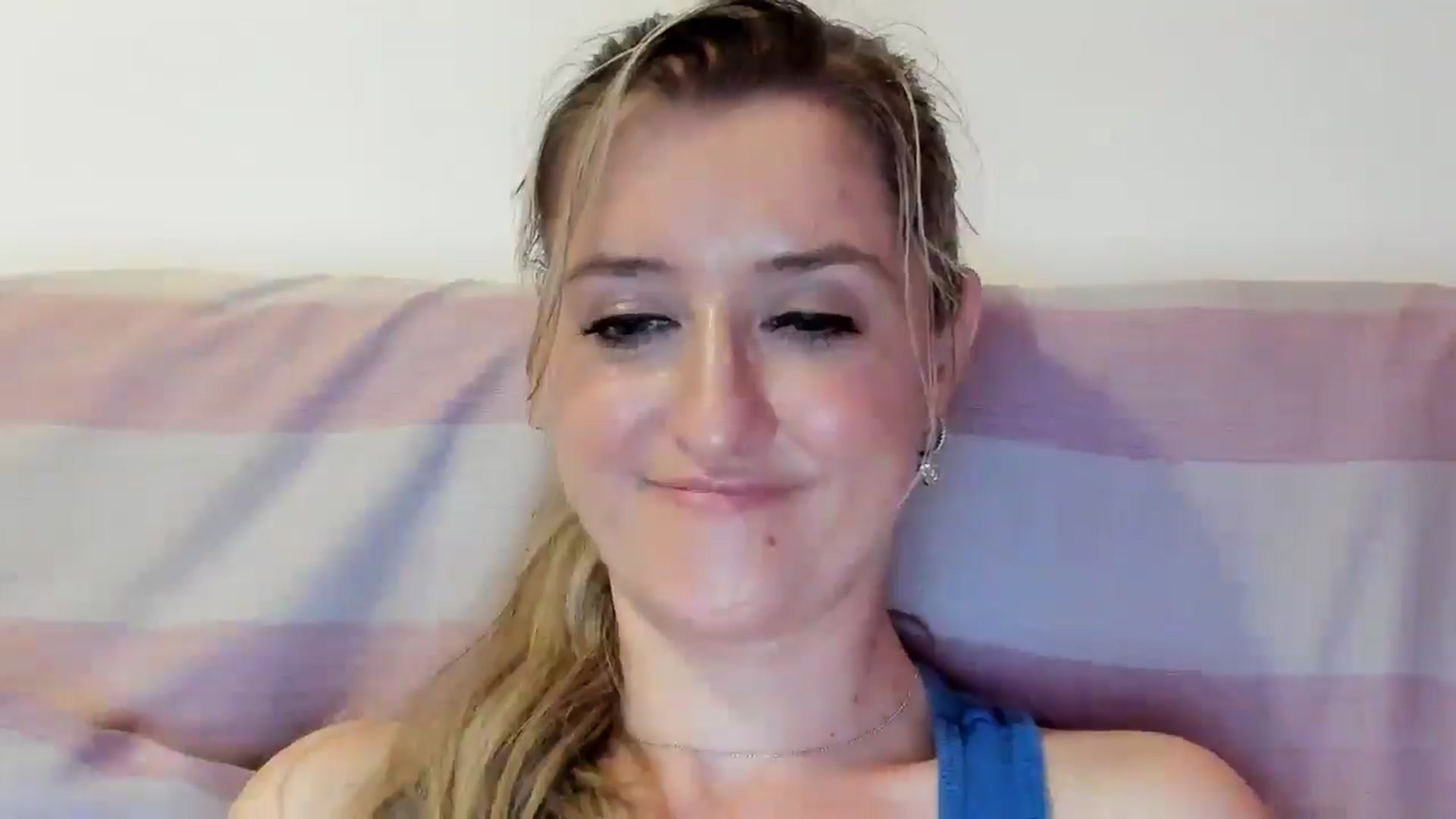 Gallery image thumbnail from BestDream's myfreecams stream on, 09/14/2025, 22:48 image 17 of 20