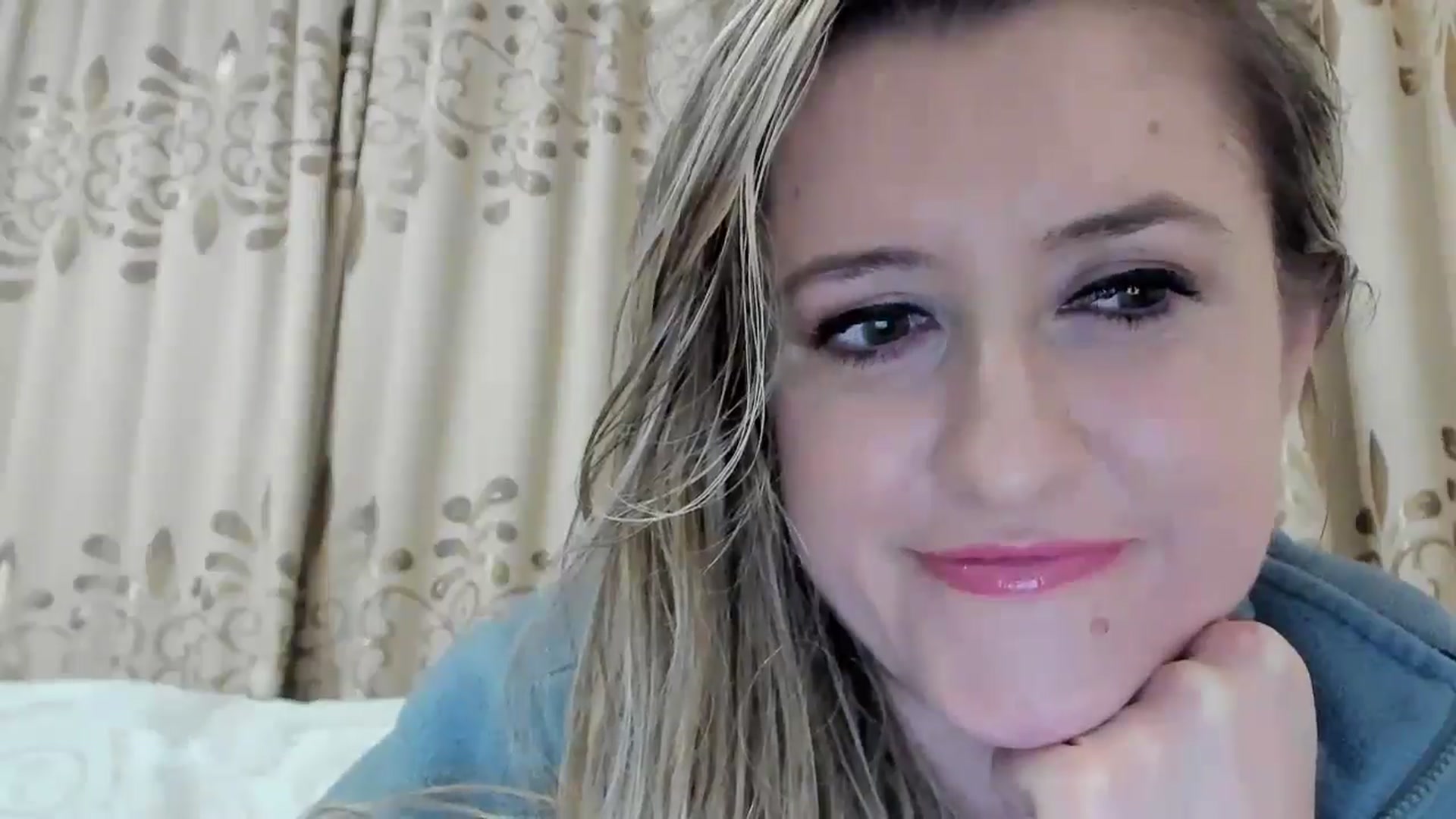 Gallery image thumbnail from BestDream's myfreecams stream on, 09/27/2025, 23:38 image 12 of 20