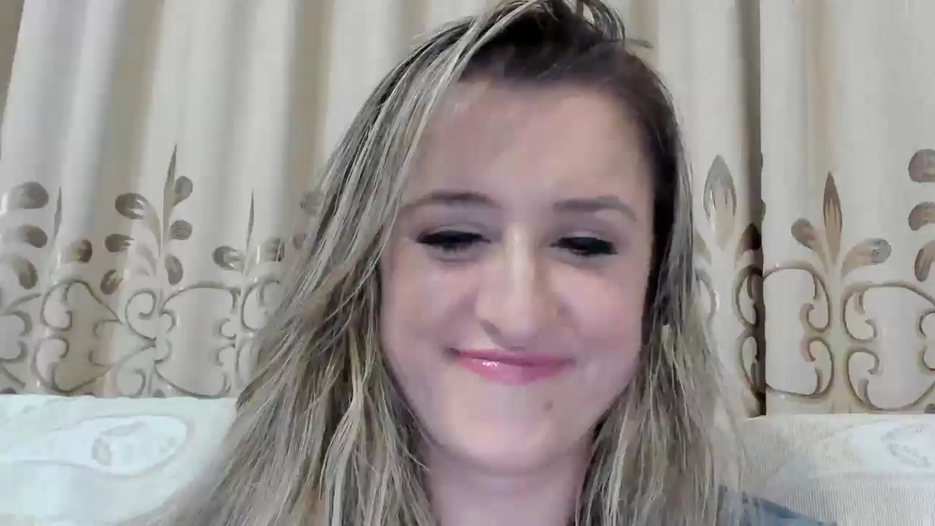 Gallery image thumbnail from BestDream's myfreecams stream on, 10/01/2025, 23:25 image 18 of 20