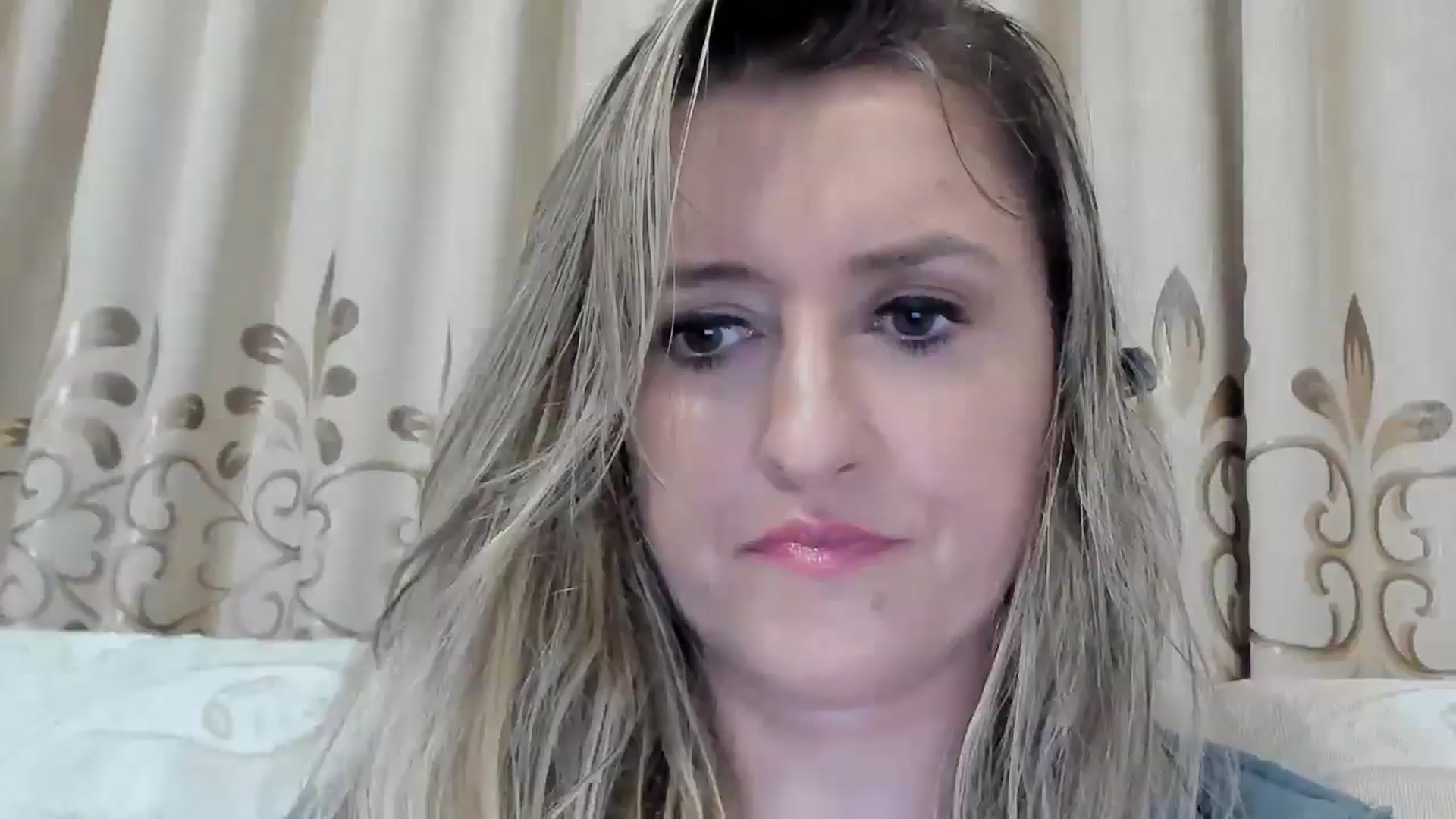 Gallery image thumbnail from BestDream's myfreecams stream on, 10/01/2025, 23:25 image 3 of 20