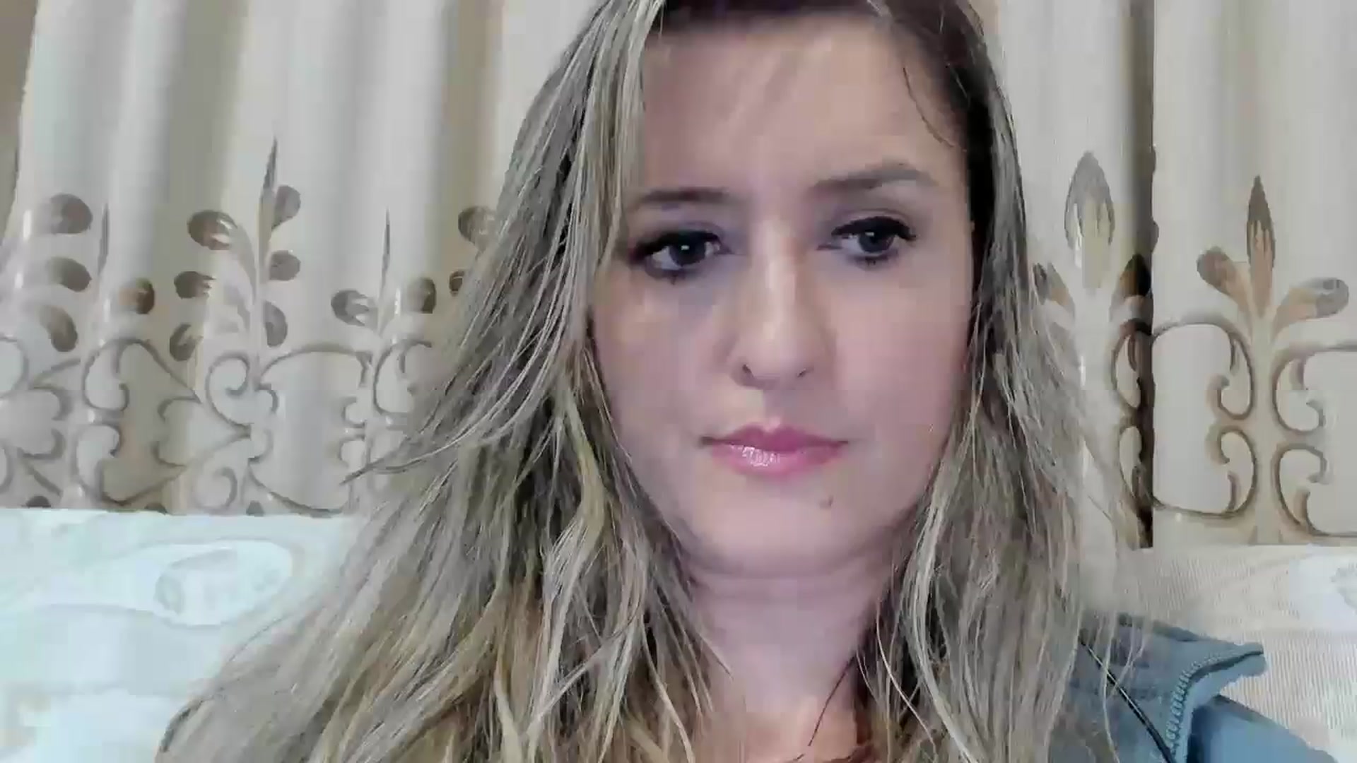 Gallery image thumbnail from BestDream's myfreecams stream on, 10/01/2025, 23:25 image 11 of 20