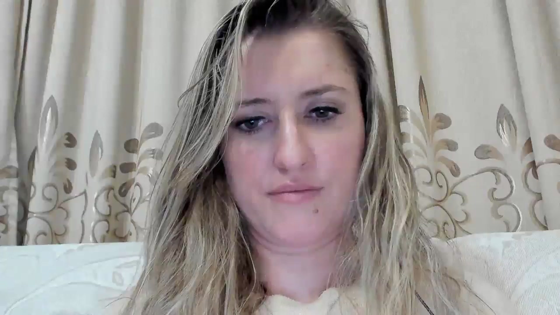 Gallery image thumbnail from BestDream's myfreecams stream on, 10/12/2025, 24:24 image 16 of 20