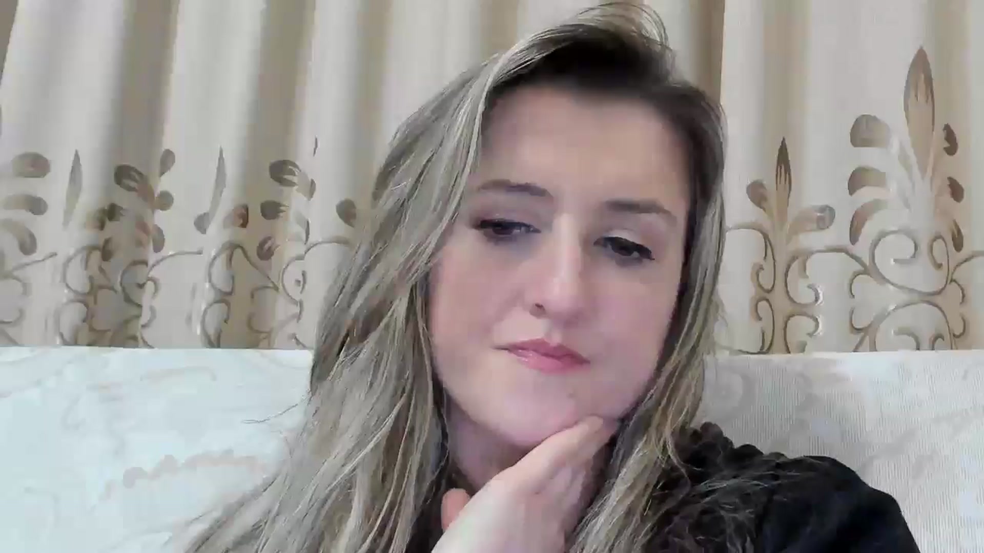 Gallery image thumbnail from BestDream's myfreecams stream on, 10/14/2025, 24:20 image 15 of 20