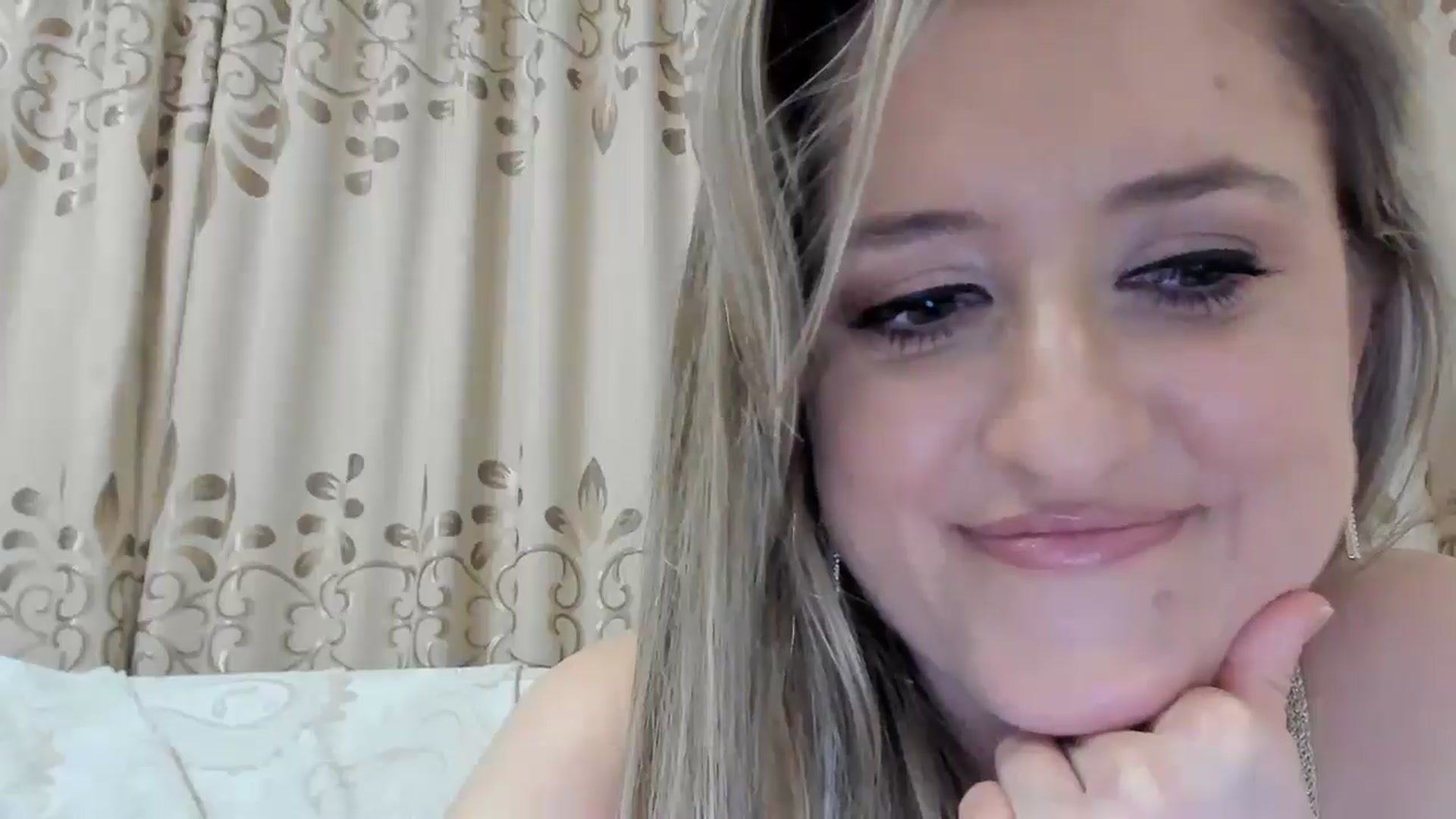 Gallery image thumbnail from BestDream's myfreecams stream on, 10/16/2025, 23:43 image 10 of 20