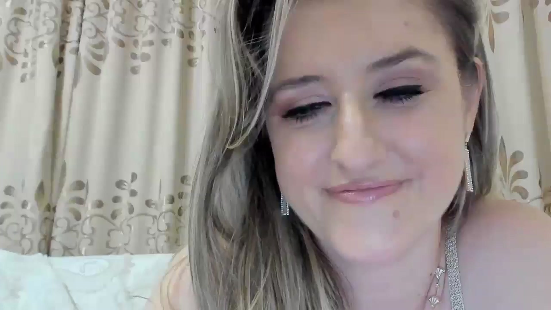 Gallery image thumbnail from BestDream's myfreecams stream on, 10/16/2025, 23:43 image 12 of 20