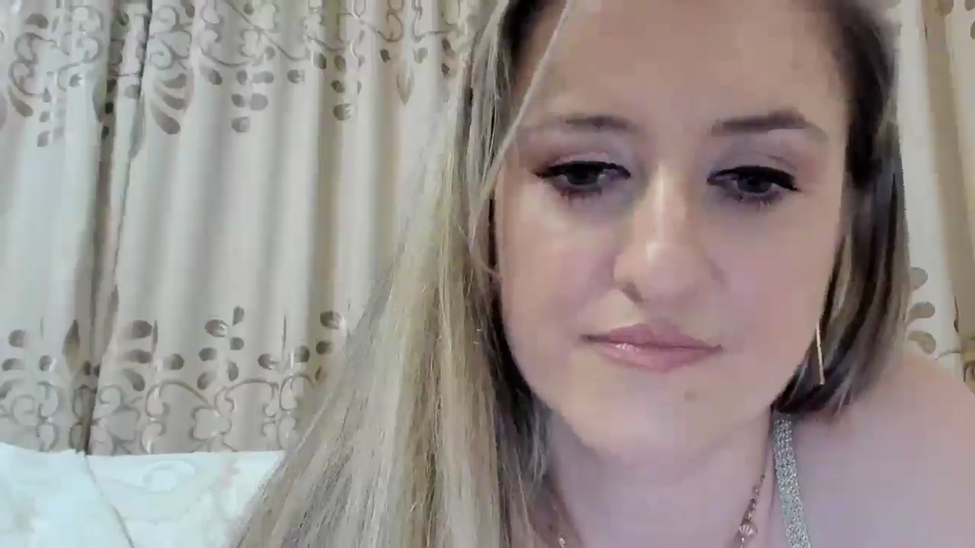 Gallery image thumbnail from BestDream's myfreecams stream on, 10/16/2025, 23:43 image 17 of 20