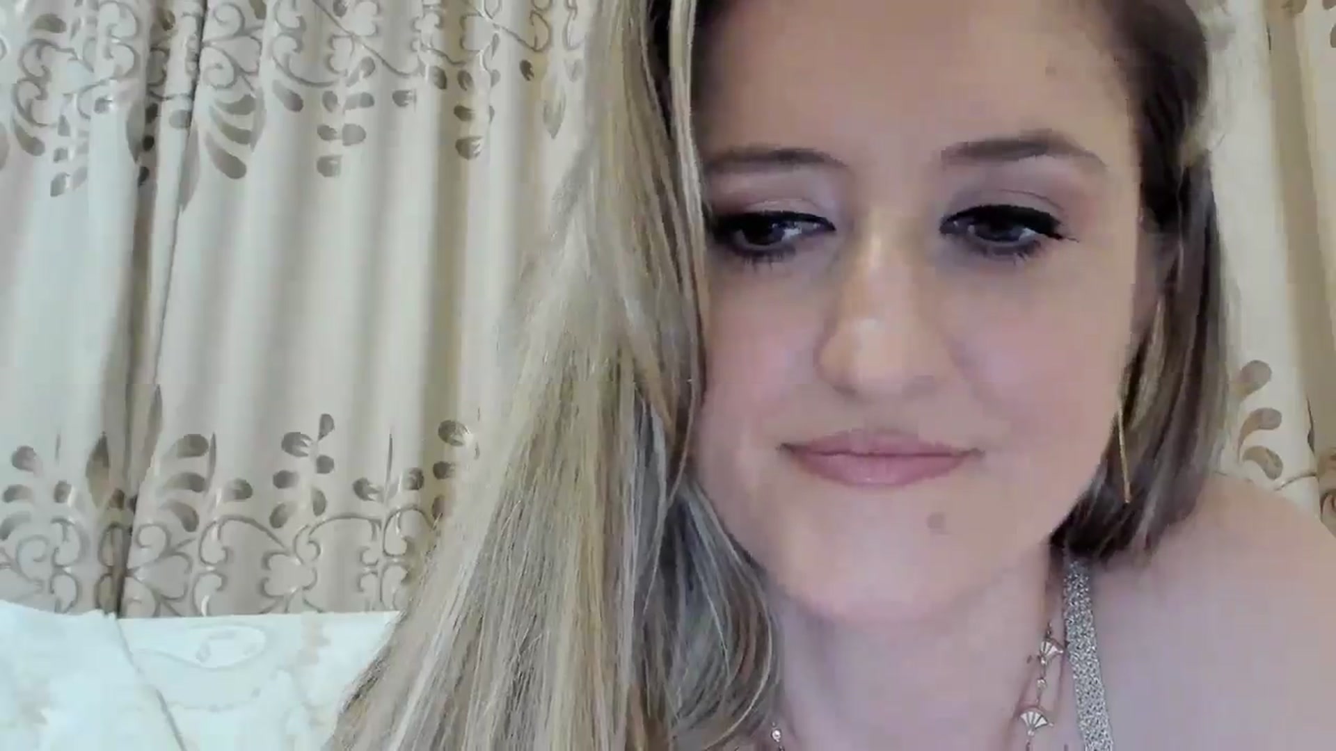 Gallery image thumbnail from BestDream's myfreecams stream on, 10/16/2025, 23:43 image 19 of 20