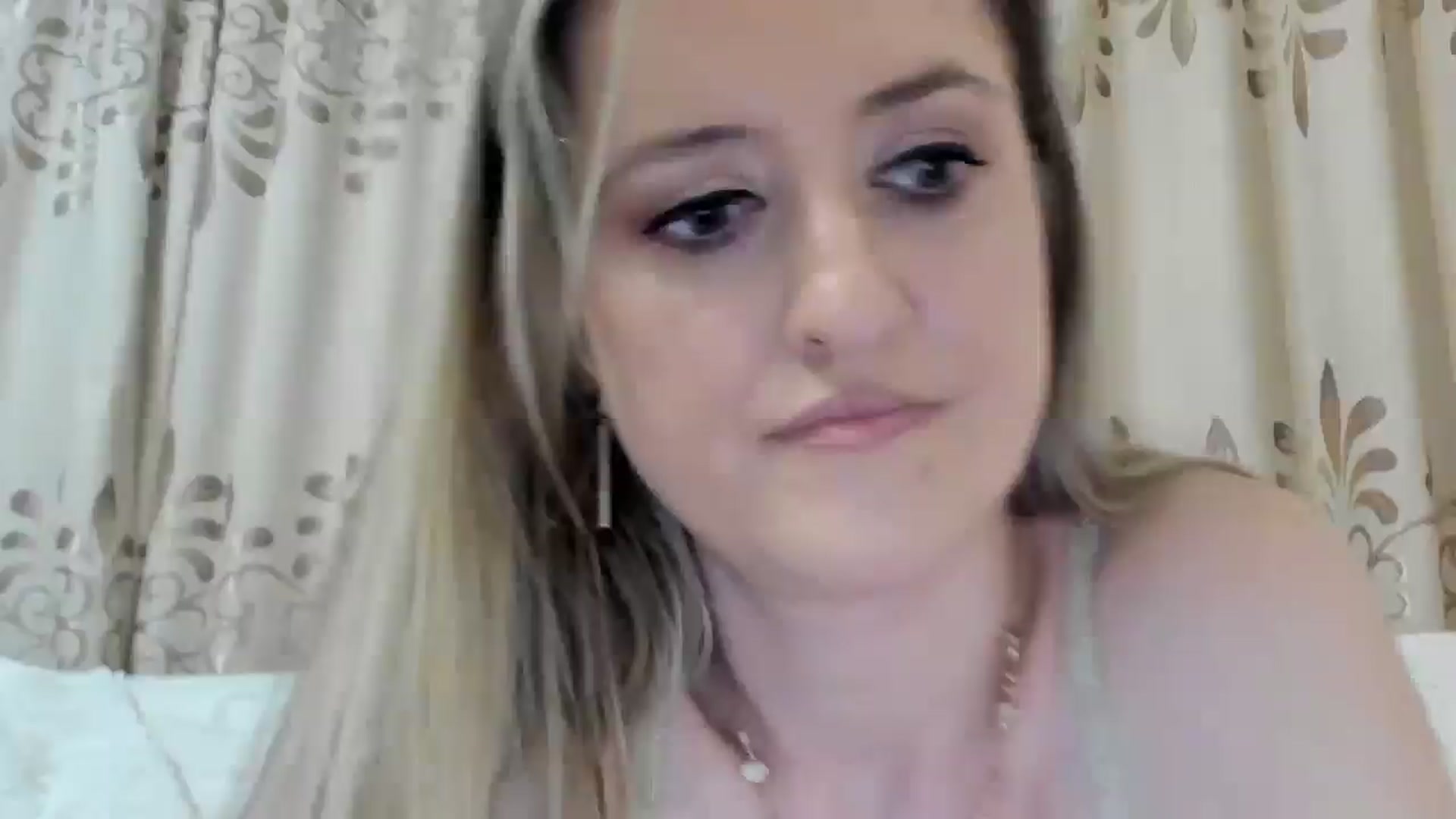 Gallery image thumbnail from BestDream's myfreecams stream on, 10/16/2025, 23:43 image 15 of 20