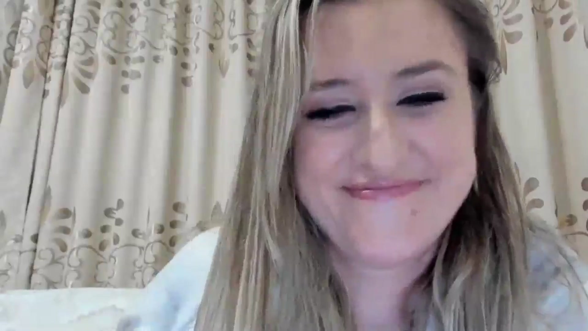Gallery image thumbnail from BestDream's myfreecams stream on, 10/18/2025, 01:31 image 17 of 20