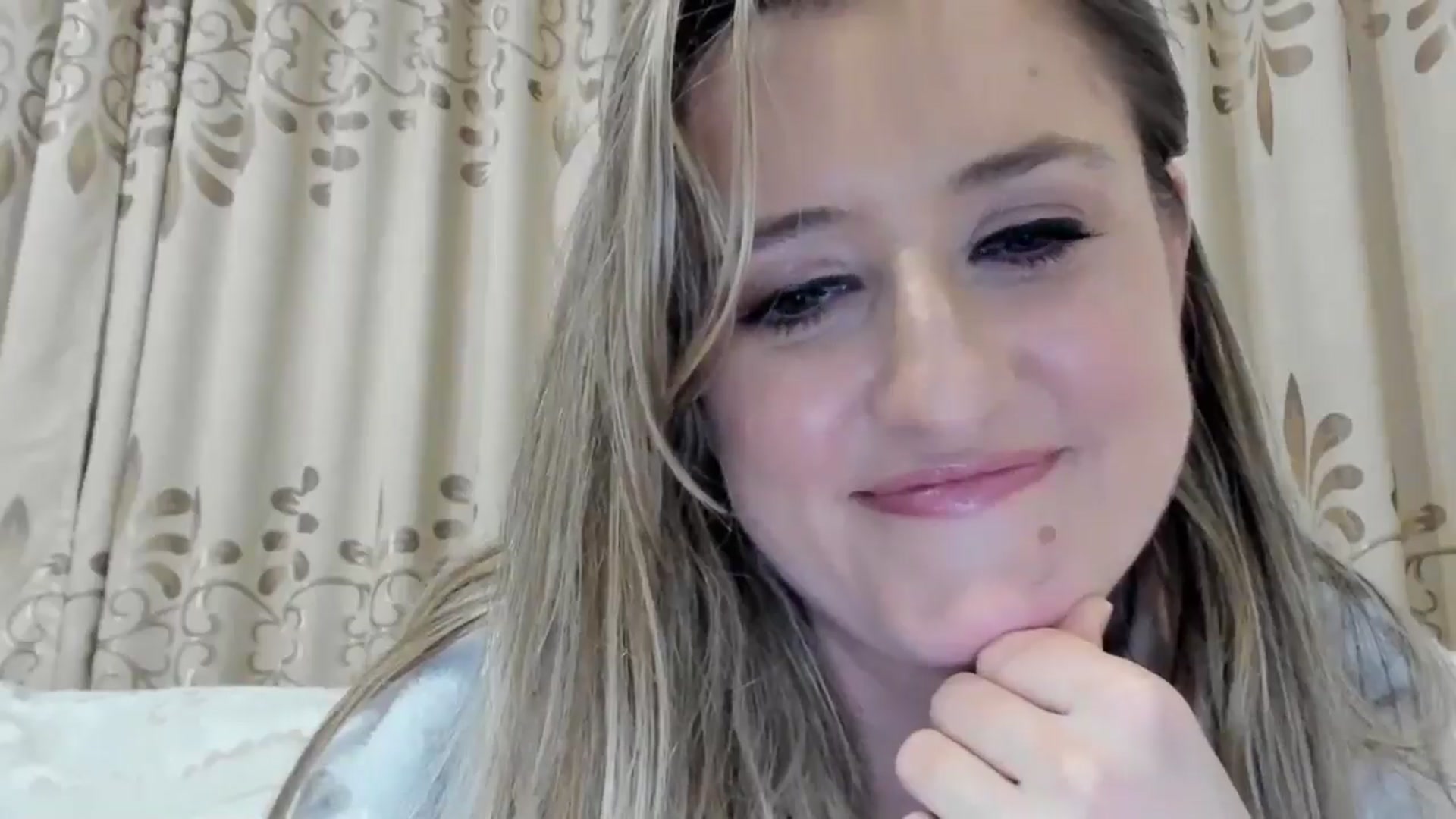 Gallery image thumbnail from BestDream's myfreecams stream on, 10/18/2025, 01:31 image 12 of 20