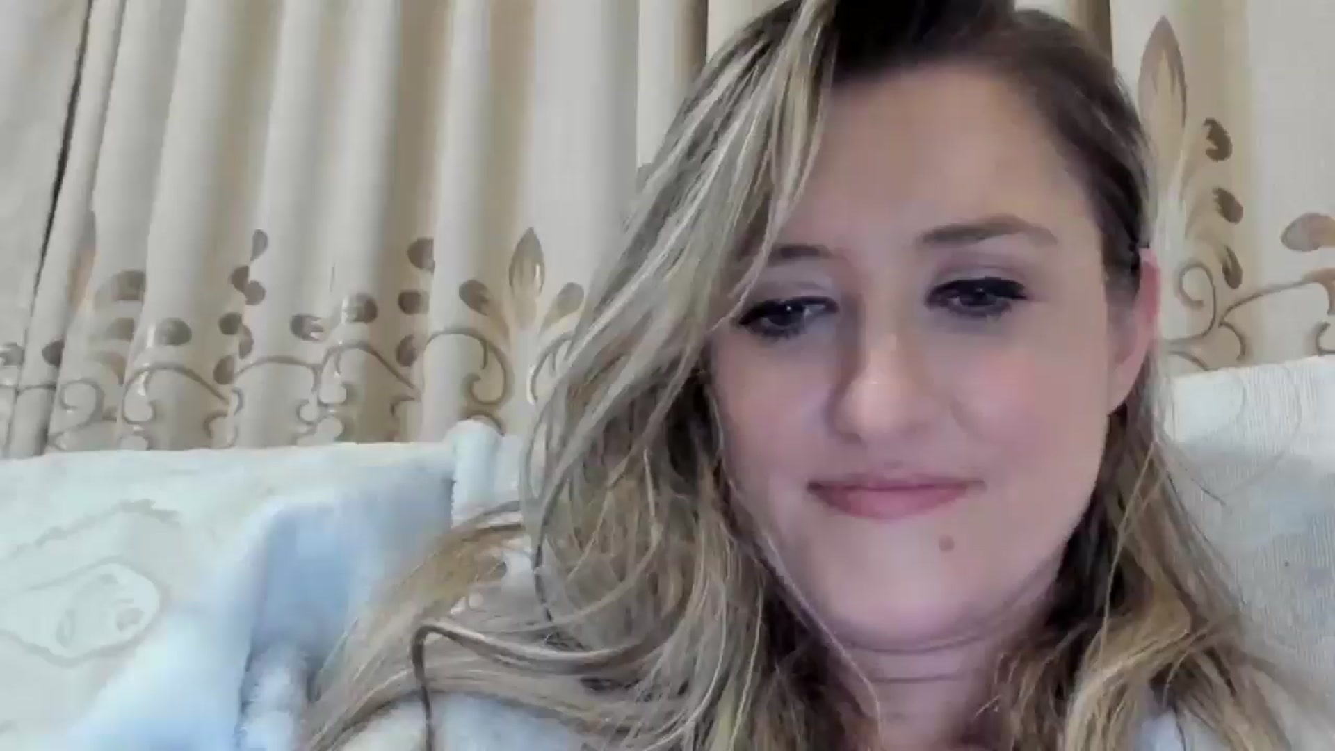 Gallery image thumbnail from BestDream's myfreecams stream on, 10/18/2025, 03:00 image 10 of 20