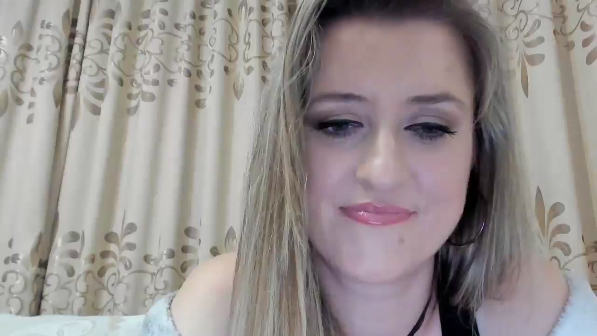 Gallery image thumbnail from BestDream's myfreecams stream on, 10/18/2025, 23:57 image 10 of 20