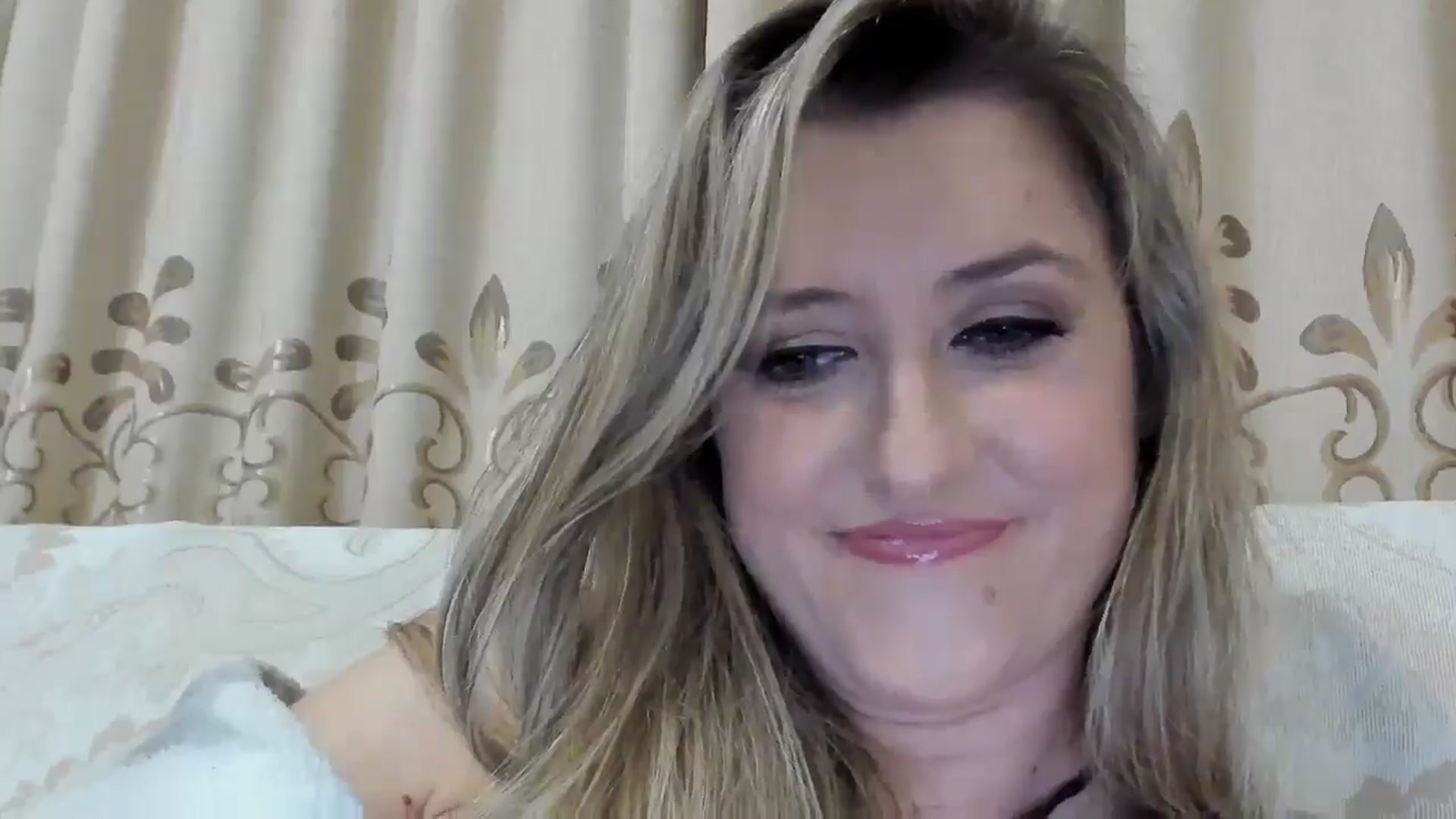 Gallery image thumbnail from BestDream's myfreecams stream on, 10/18/2025, 23:57 image 12 of 20