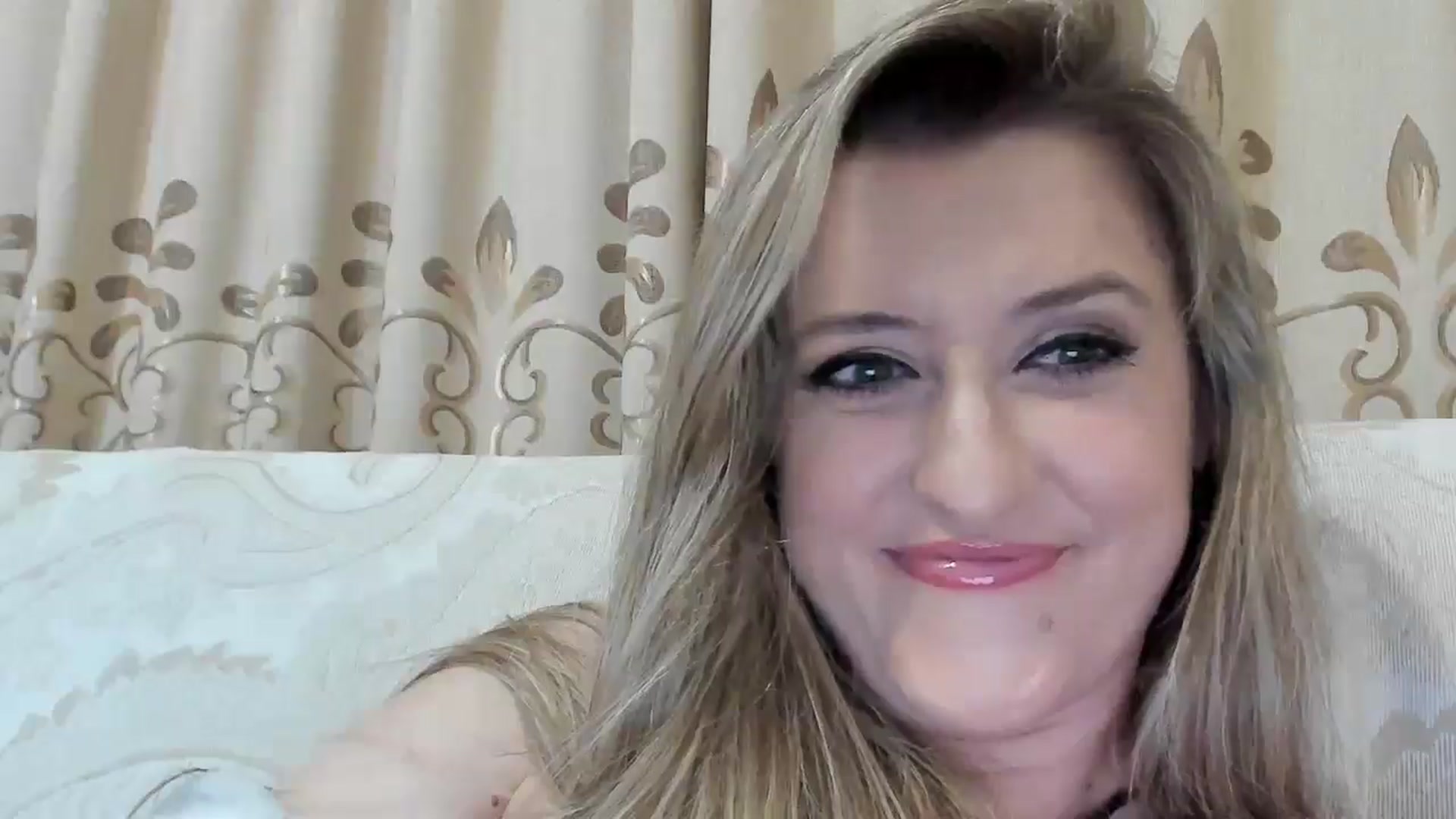Gallery image thumbnail from BestDream's myfreecams stream on, 10/18/2025, 23:57 image 15 of 20