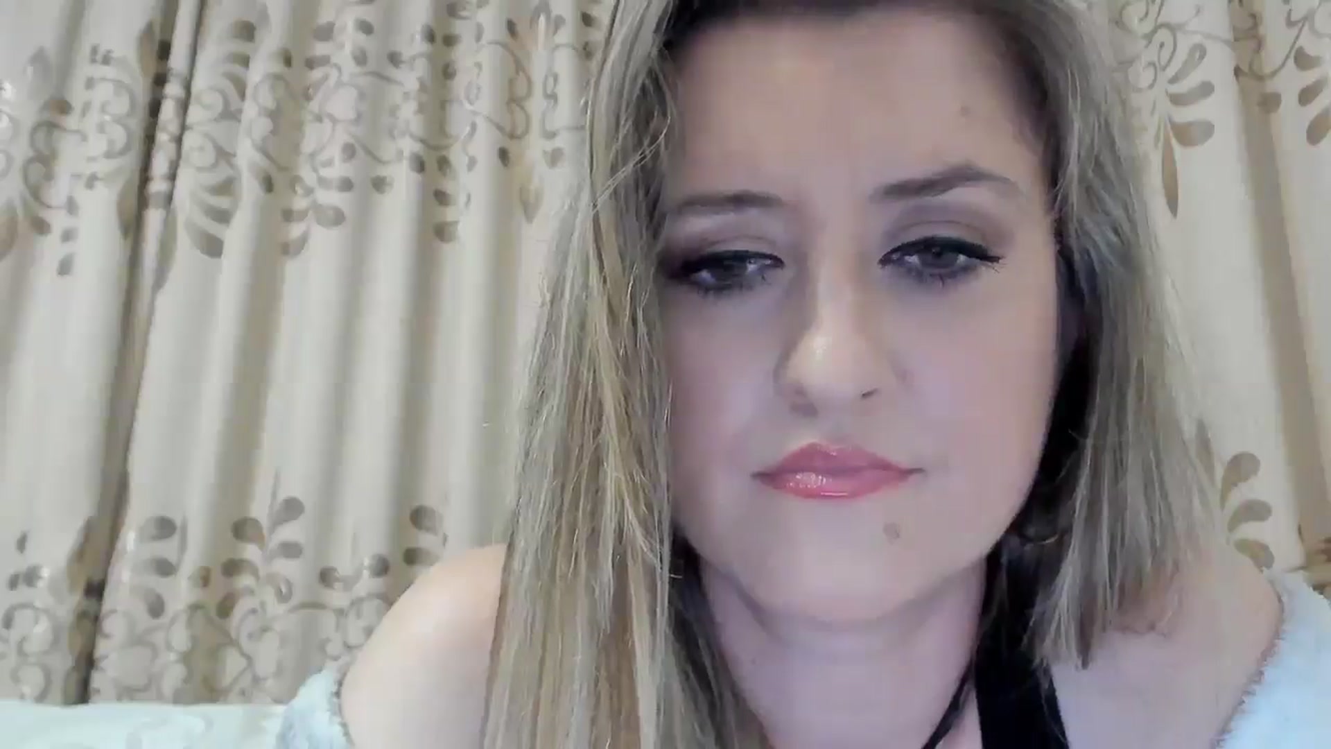 Gallery image thumbnail from BestDream's myfreecams stream on, 10/18/2025, 23:57 image 11 of 20