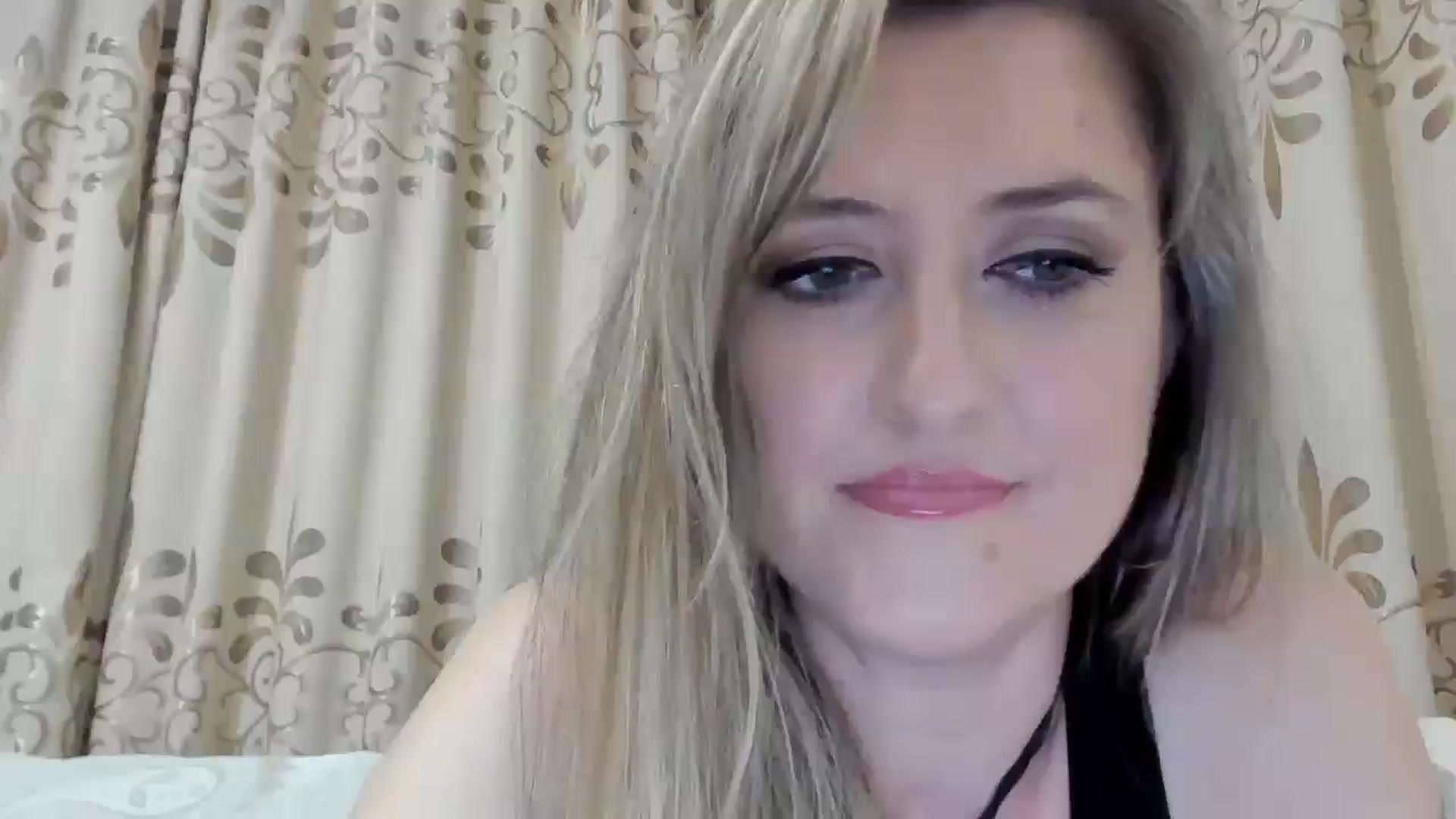 Gallery image thumbnail from BestDream's myfreecams stream on, 10/18/2025, 23:57 image 1 of 20