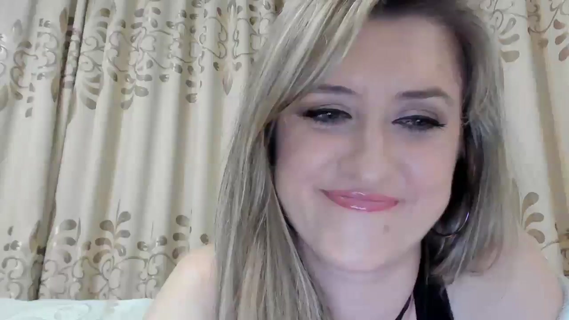 Gallery image thumbnail from BestDream's myfreecams stream on, 10/18/2025, 23:57 image 3 of 20