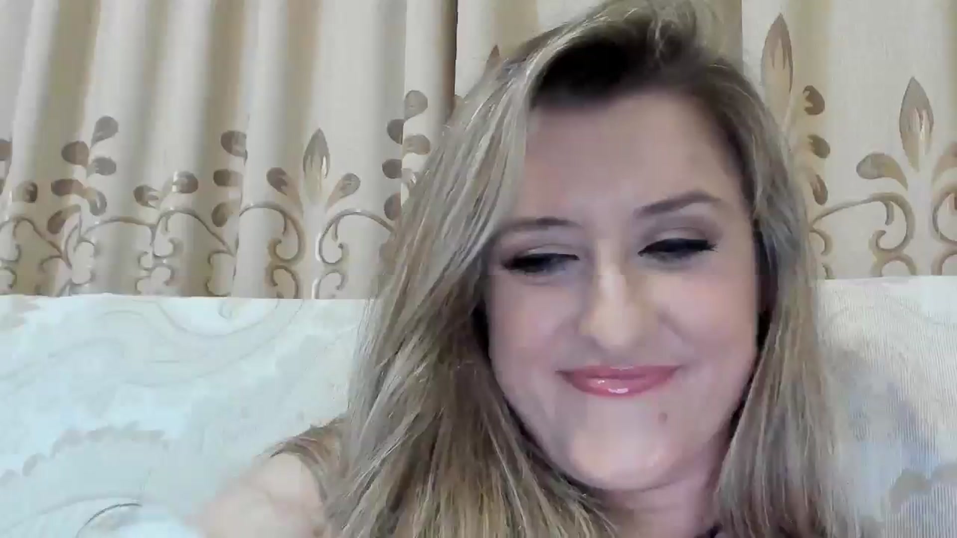 Gallery image thumbnail from BestDream's myfreecams stream on, 10/18/2025, 23:57 image 16 of 20