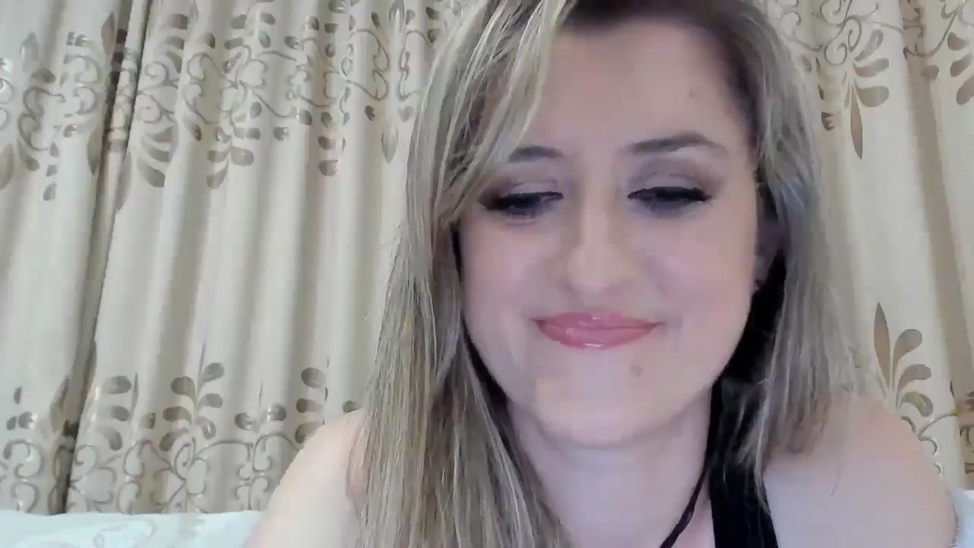 Gallery image thumbnail from BestDream's myfreecams stream on, 10/18/2025, 23:57 image 5 of 20