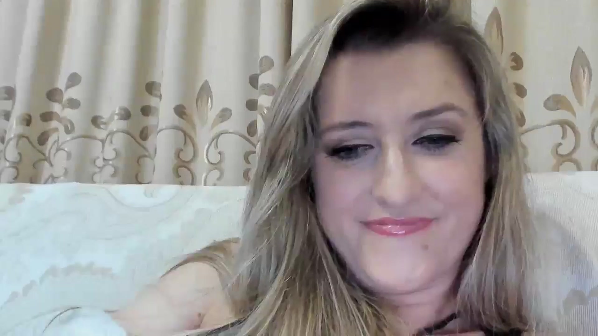 Gallery image thumbnail from BestDream's myfreecams stream on, 10/18/2025, 23:57 image 13 of 20