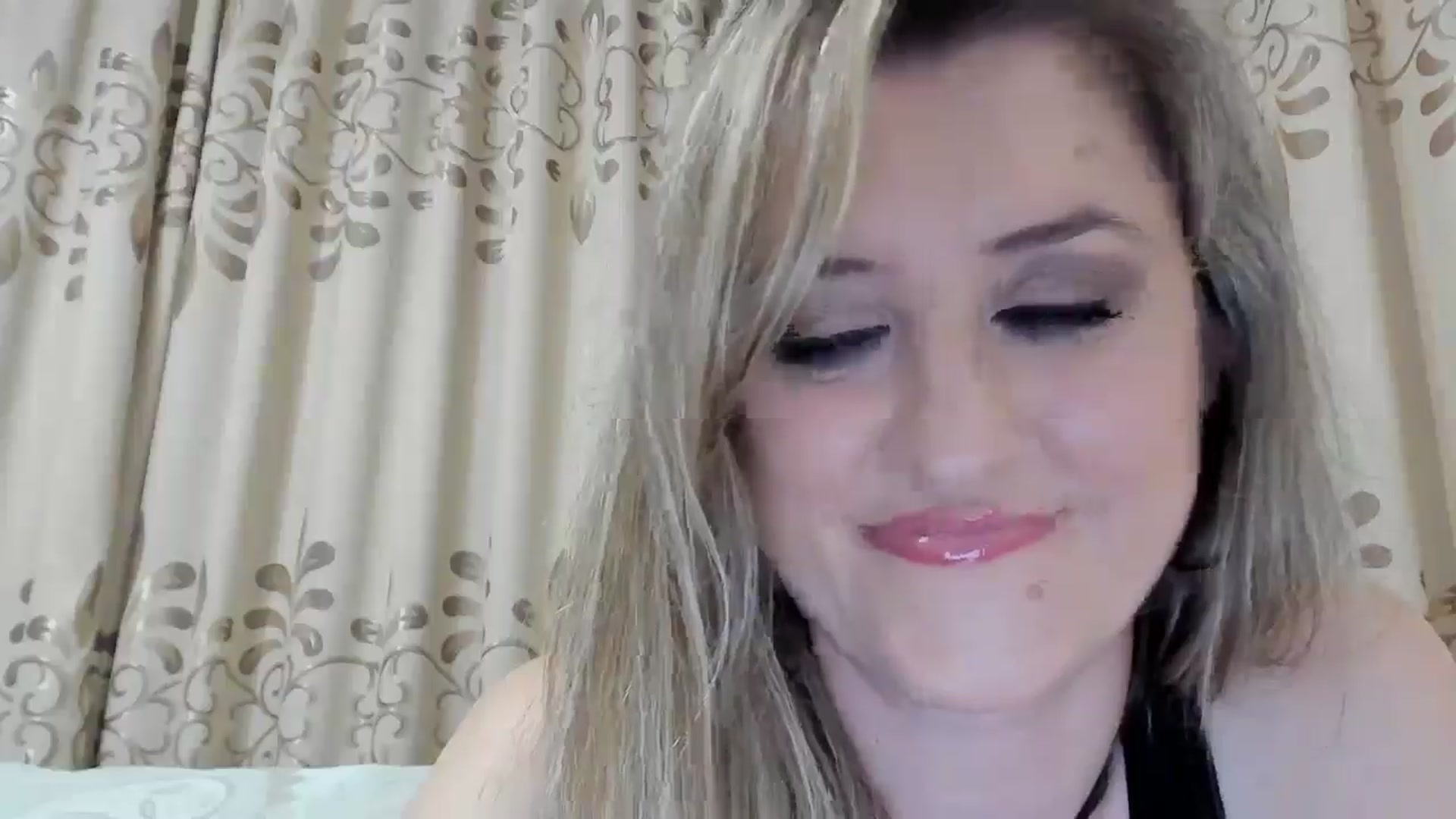 Gallery image thumbnail from BestDream's myfreecams stream on, 10/18/2025, 23:57 image 4 of 20