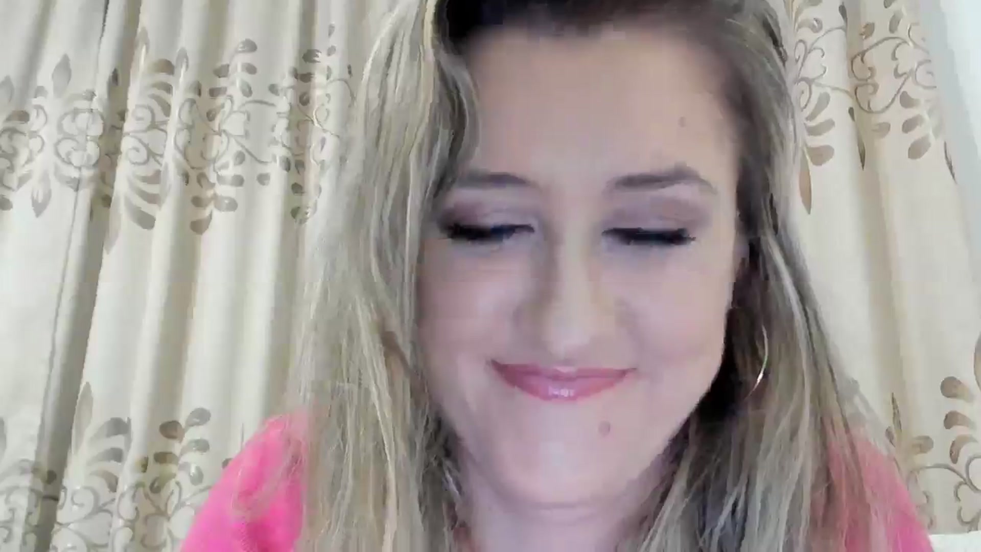 Gallery image thumbnail from BestDream's myfreecams stream on, 10/19/2025, 21:44 image 17 of 20