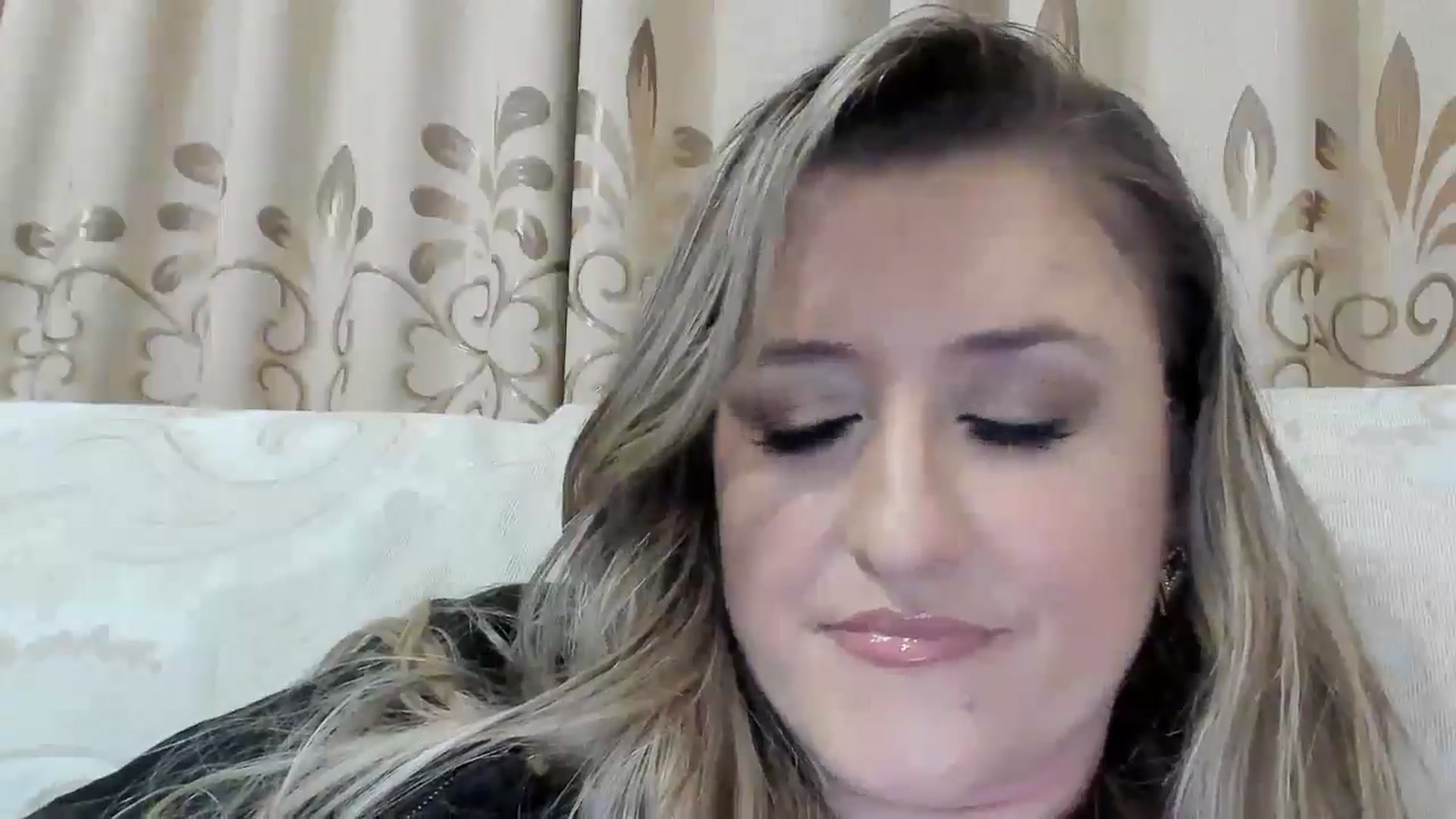 Gallery image thumbnail from BestDream's myfreecams stream on, 10/21/2025, 24:21 image 3 of 20
