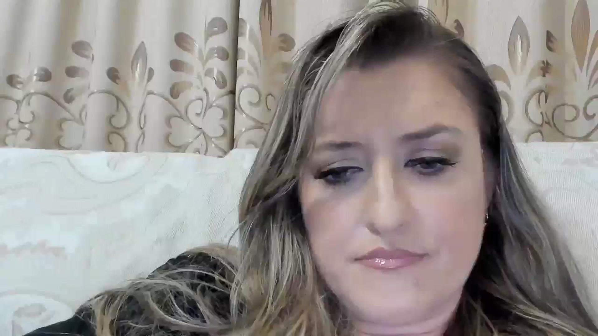 Gallery image thumbnail from BestDream's myfreecams stream on, 10/21/2025, 24:21 image 10 of 20