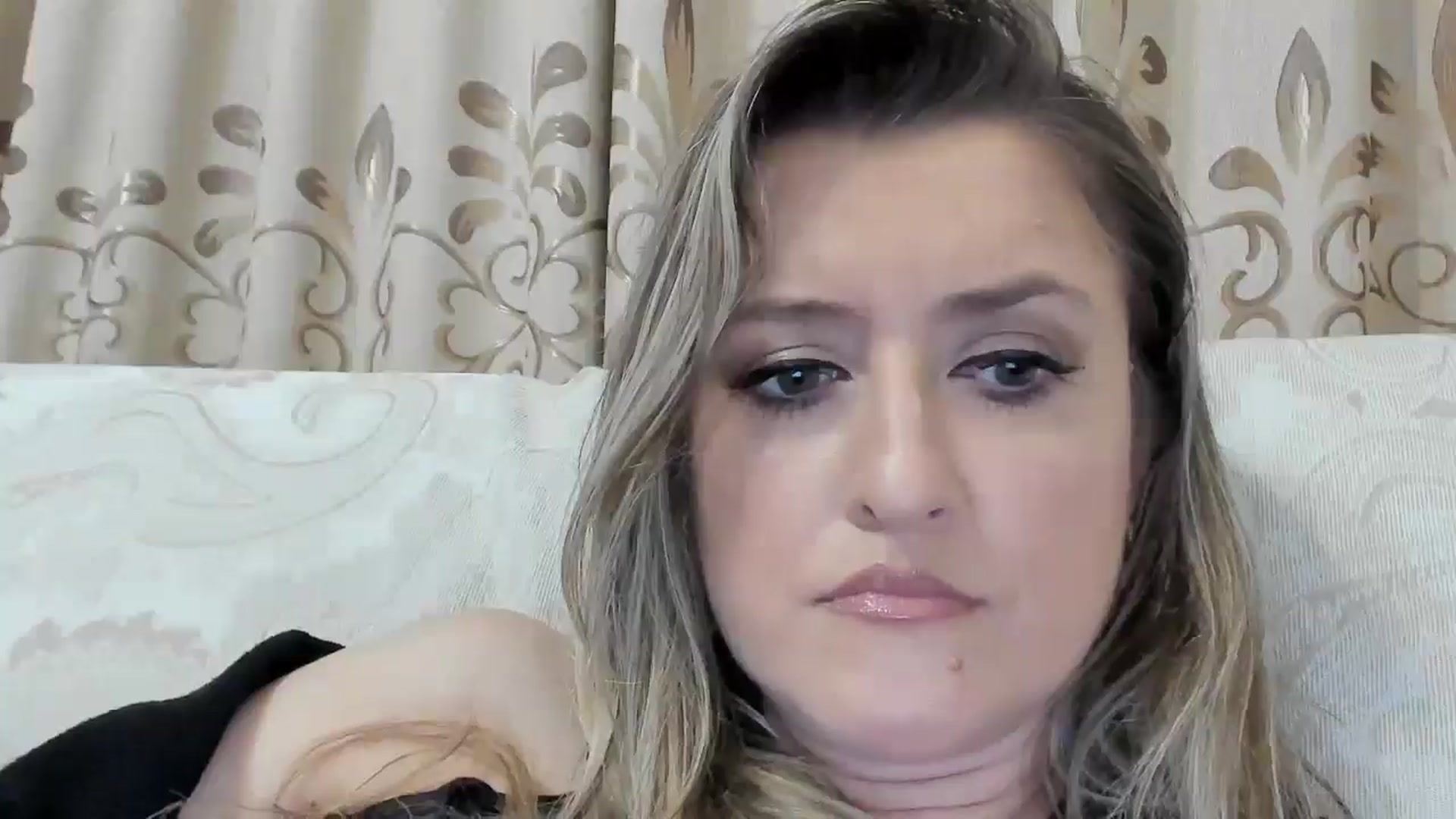 Gallery image thumbnail from BestDream's myfreecams stream on, 10/21/2025, 01:27 image 17 of 20