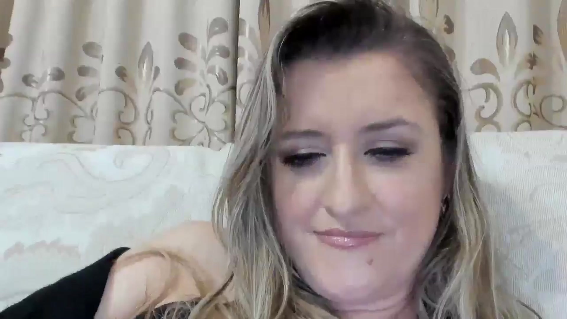 Gallery image thumbnail from BestDream's myfreecams stream on, 10/21/2025, 01:27 image 2 of 20