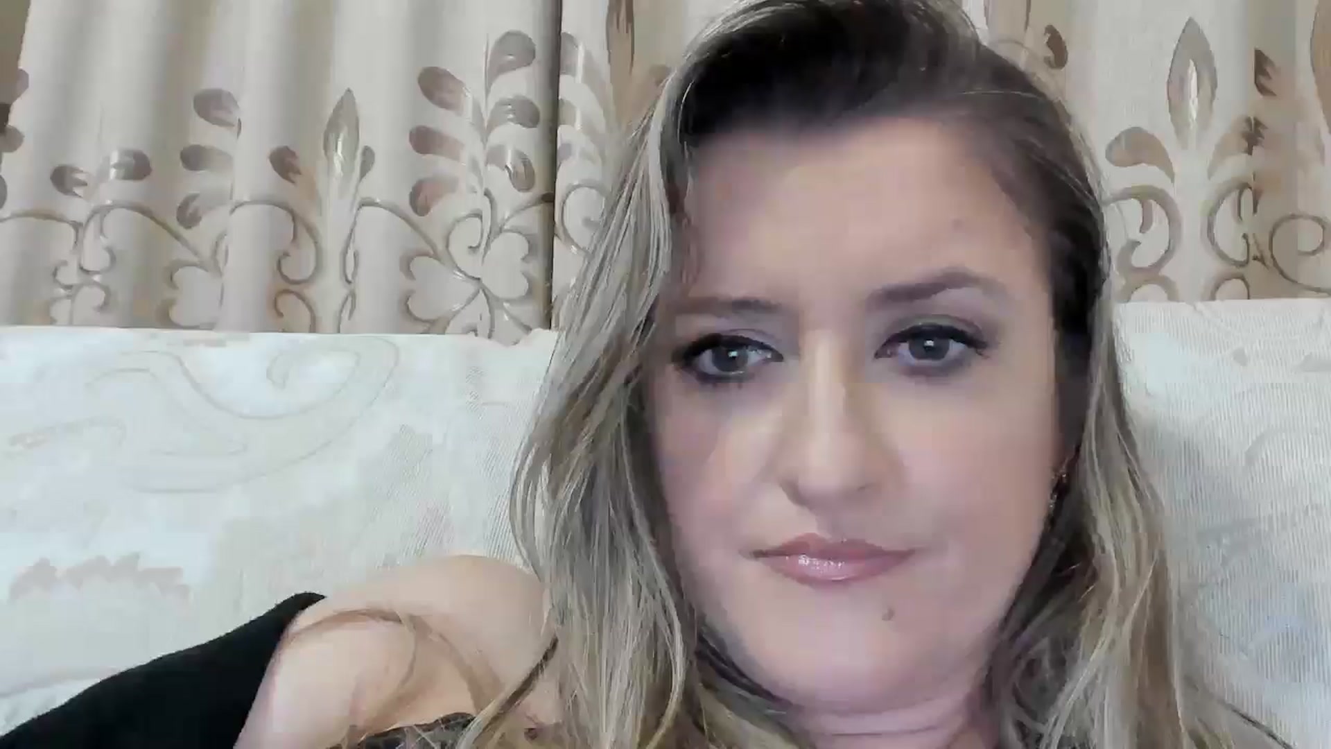 Gallery image thumbnail from BestDream's myfreecams stream on, 10/21/2025, 01:27 image 8 of 20