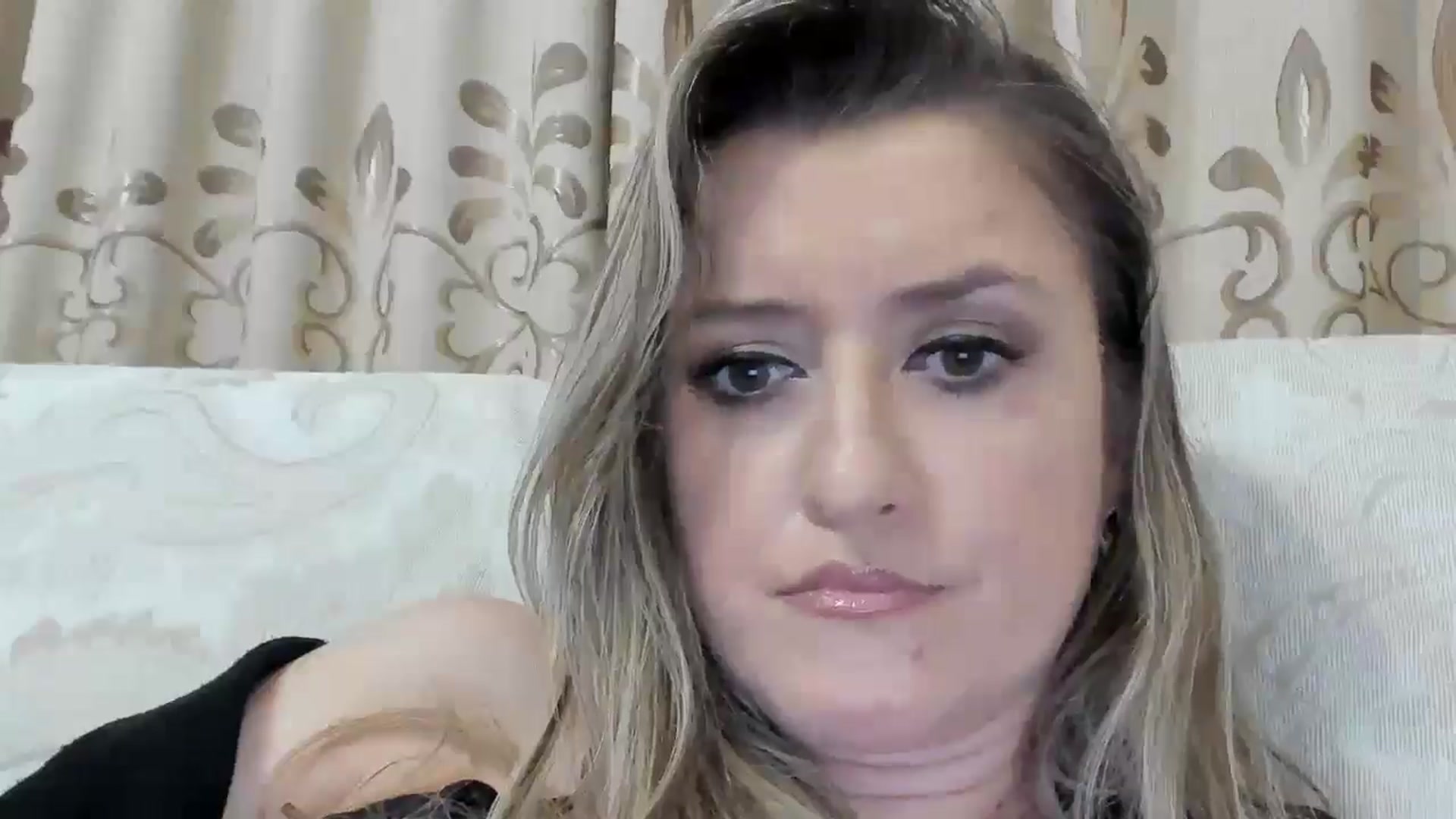 Gallery image thumbnail from BestDream's myfreecams stream on, 10/21/2025, 01:27 image 16 of 20