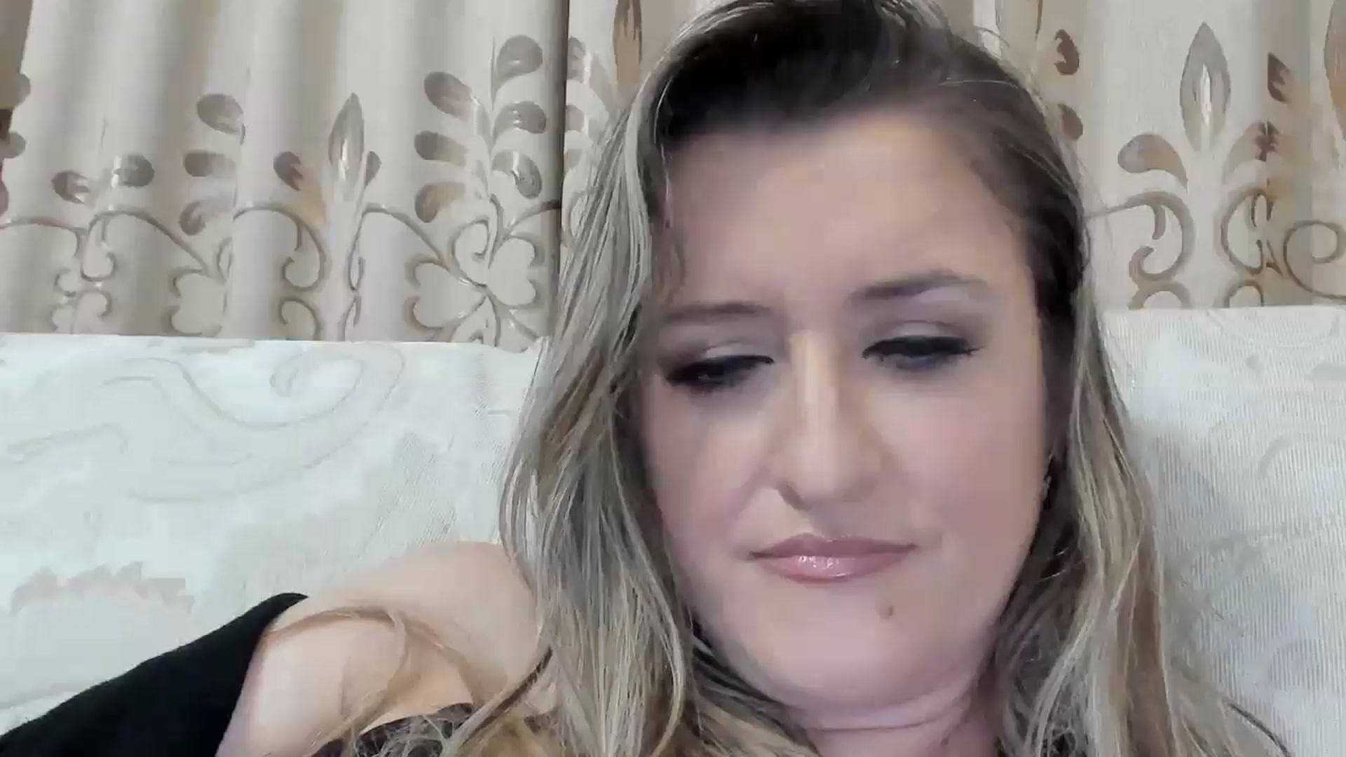 Gallery image thumbnail from BestDream's myfreecams stream on, 10/21/2025, 01:27 image 3 of 20