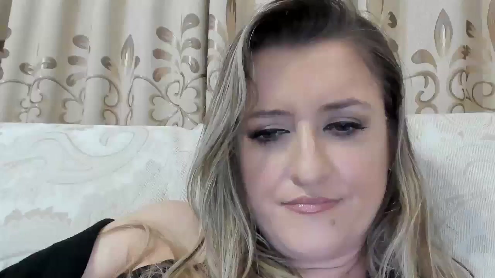 Gallery image thumbnail from BestDream's myfreecams stream on, 10/21/2025, 01:27 image 4 of 20
