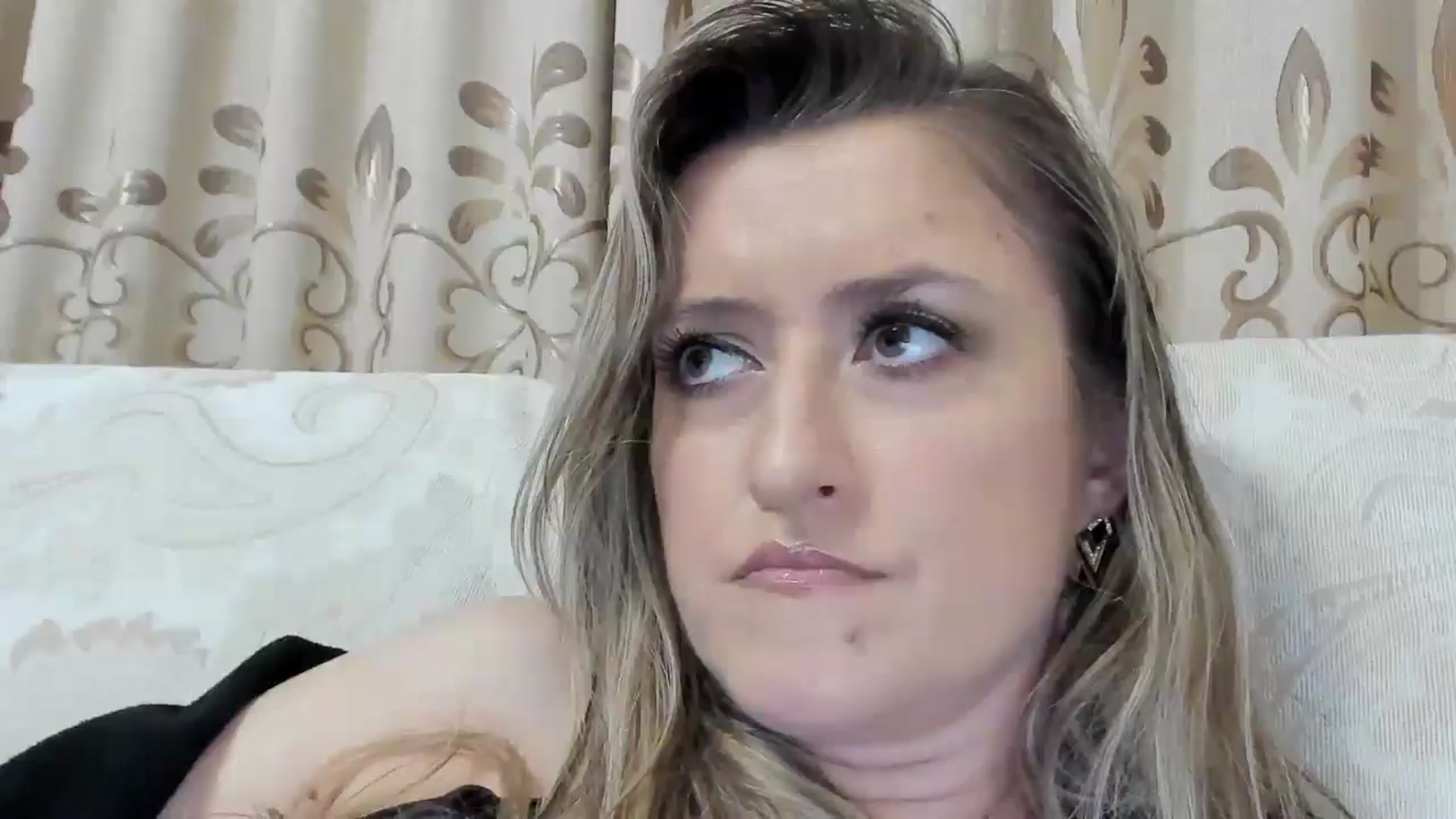 Gallery image thumbnail from BestDream's myfreecams stream on, 10/21/2025, 01:27 image 18 of 20