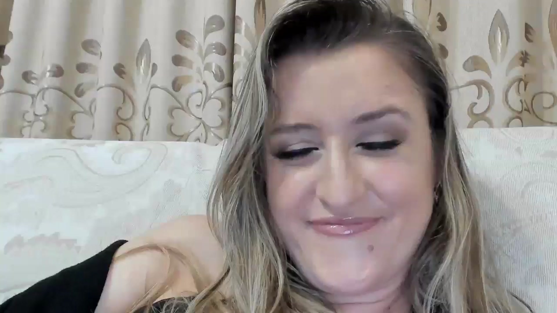 Gallery image thumbnail from BestDream's myfreecams stream on, 10/21/2025, 01:27 image 1 of 20