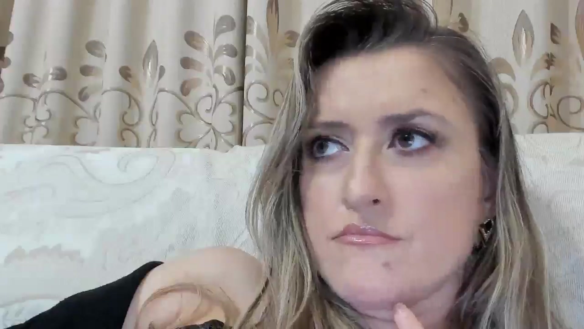 Gallery image thumbnail from BestDream's myfreecams stream on, 10/21/2025, 01:27 image 14 of 20