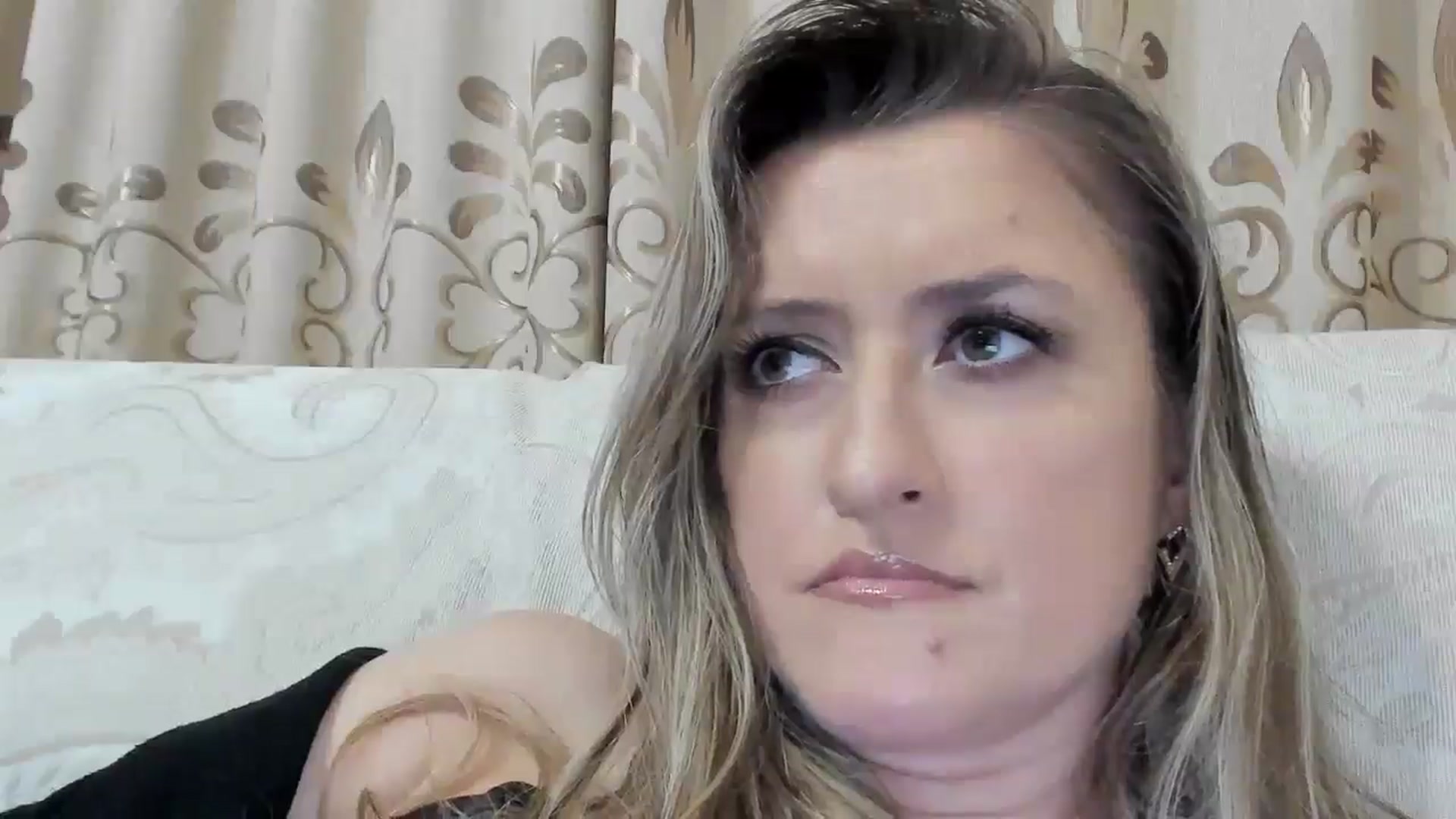 Gallery image thumbnail from BestDream's myfreecams stream on, 10/21/2025, 01:27 image 12 of 20