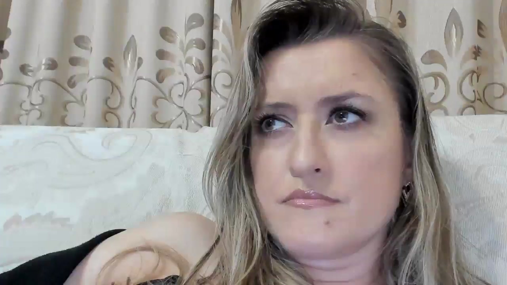 Gallery image thumbnail from BestDream's myfreecams stream on, 10/21/2025, 01:27 image 11 of 20