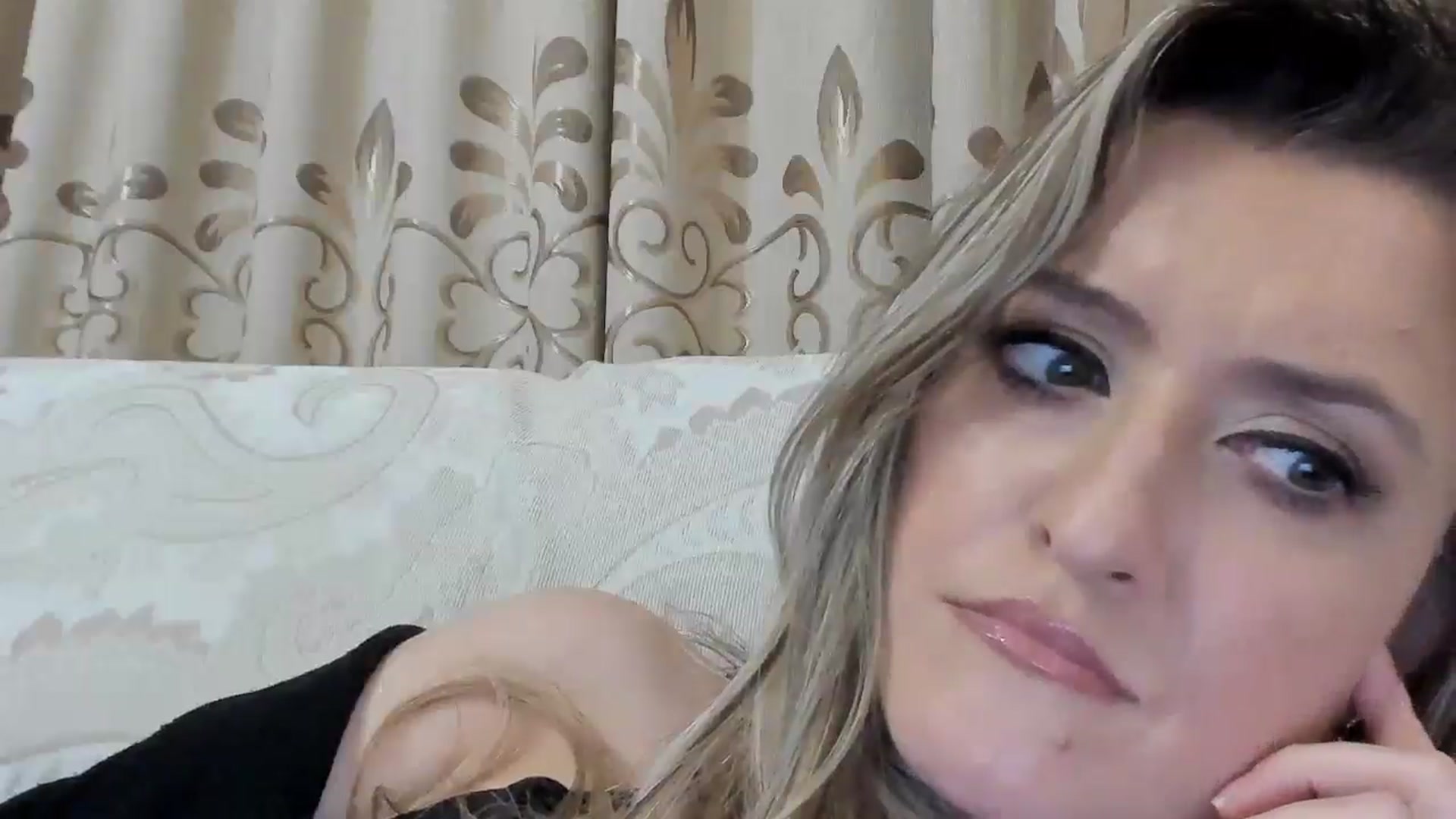 Gallery image thumbnail from BestDream's myfreecams stream on, 10/21/2025, 01:27 image 13 of 20